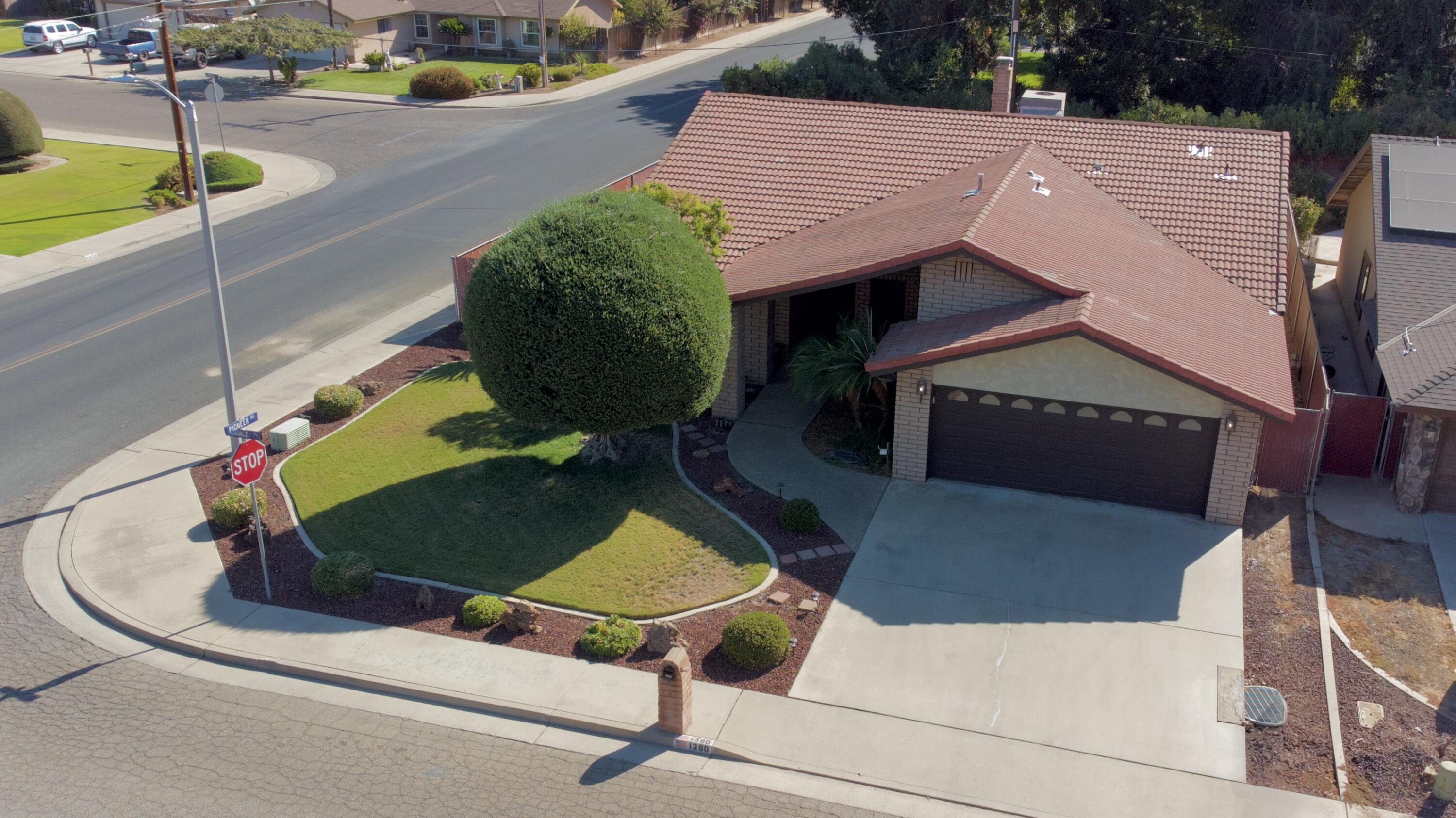 1380 Lindale Pl, Porterville, CA 93257