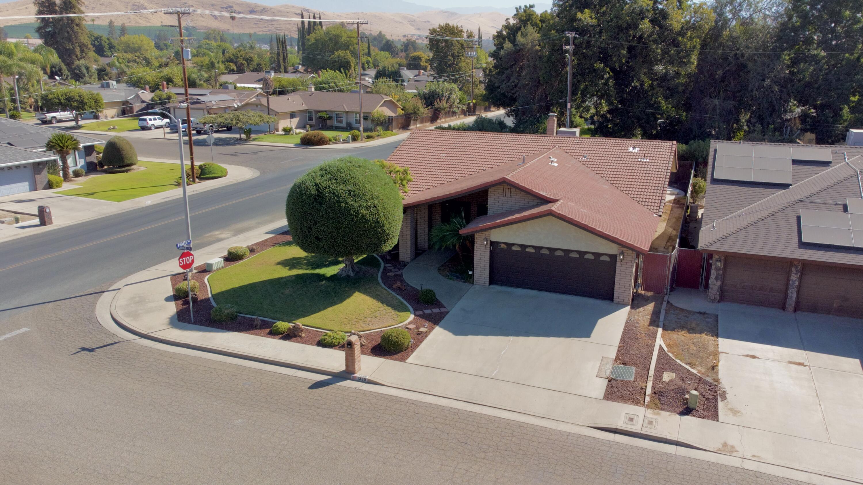 1380 Lindale Pl, Porterville, CA 93257