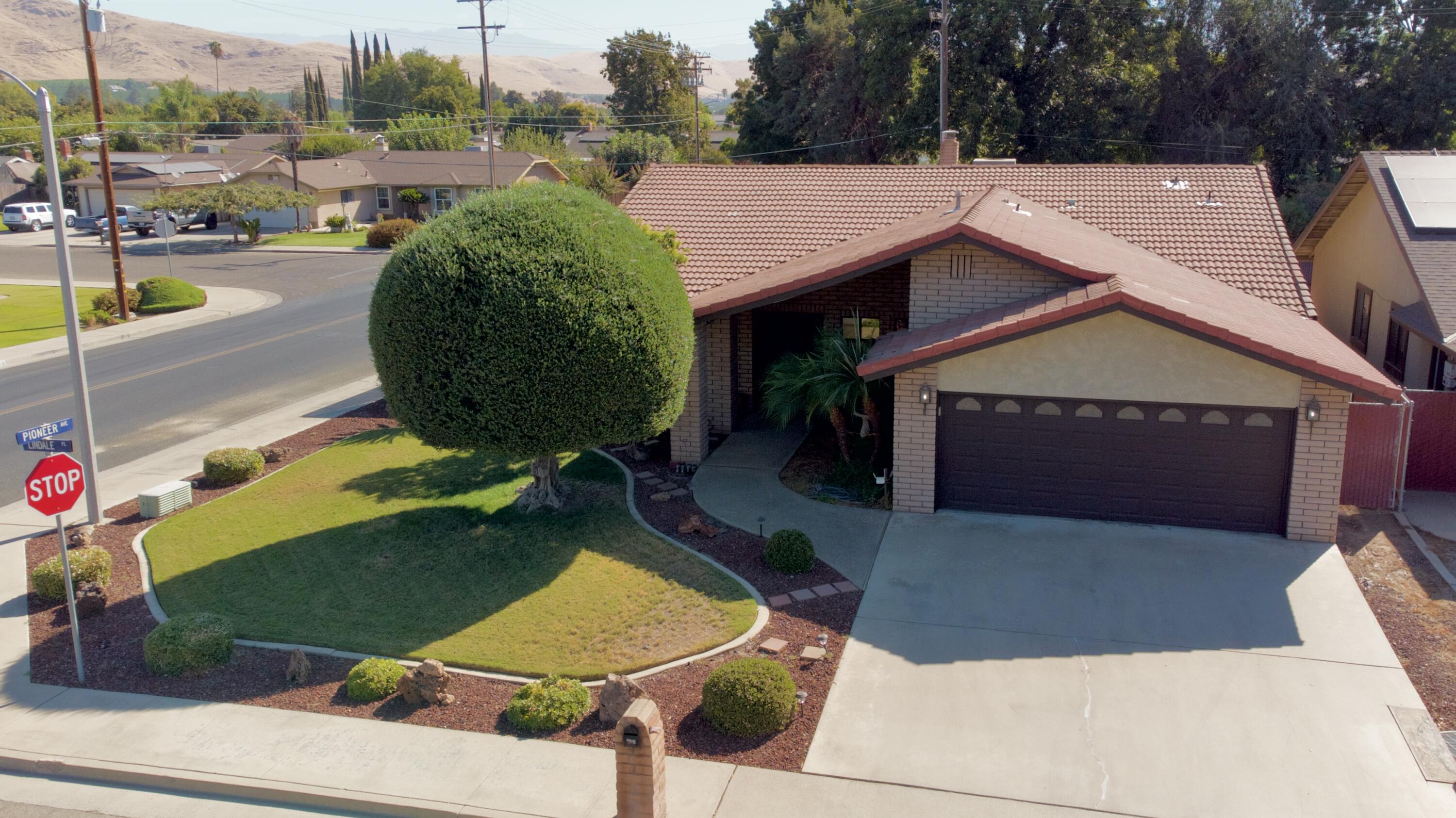 1380 Lindale Pl, Porterville, CA 93257
