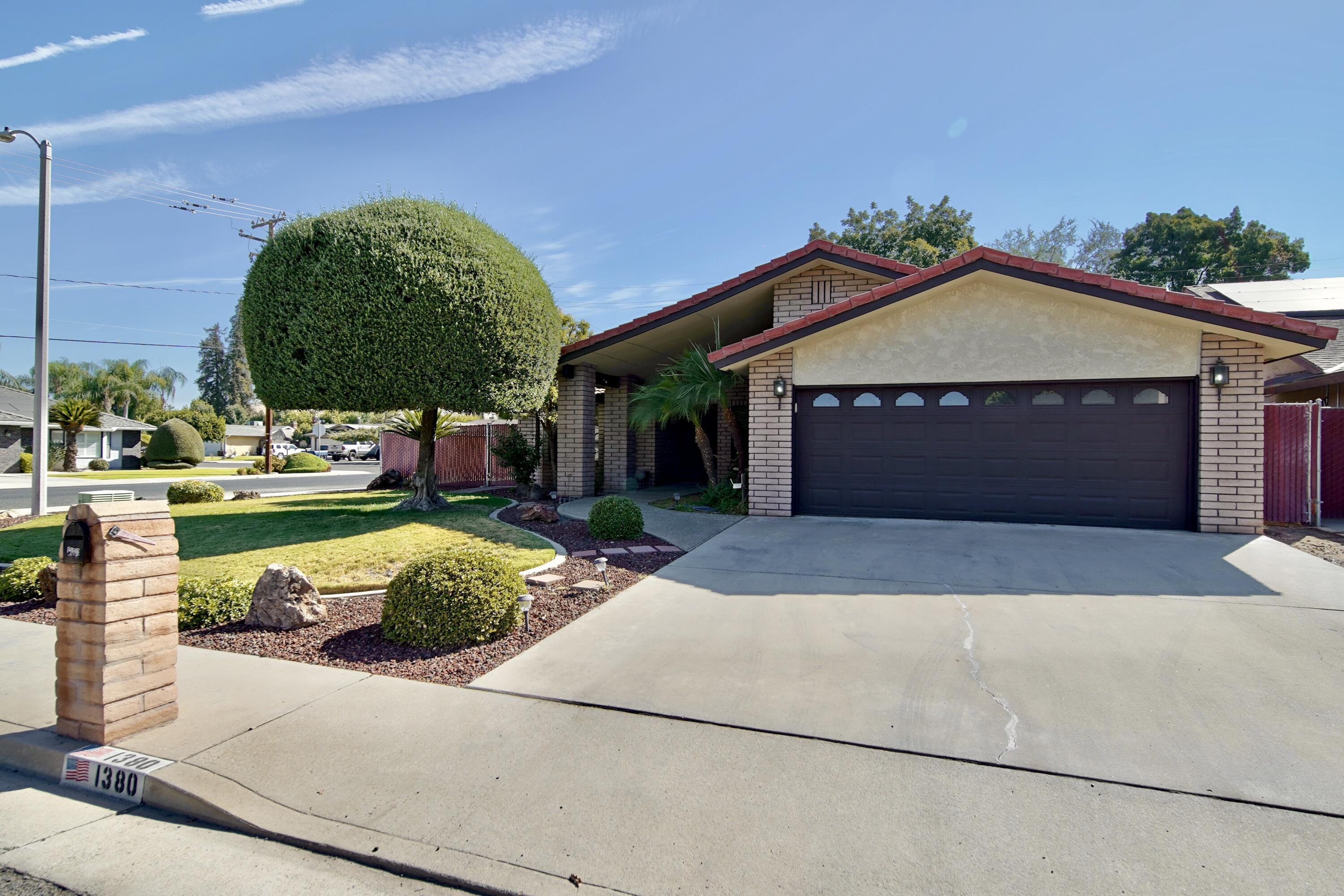 1380 Lindale Pl, Porterville, CA 93257