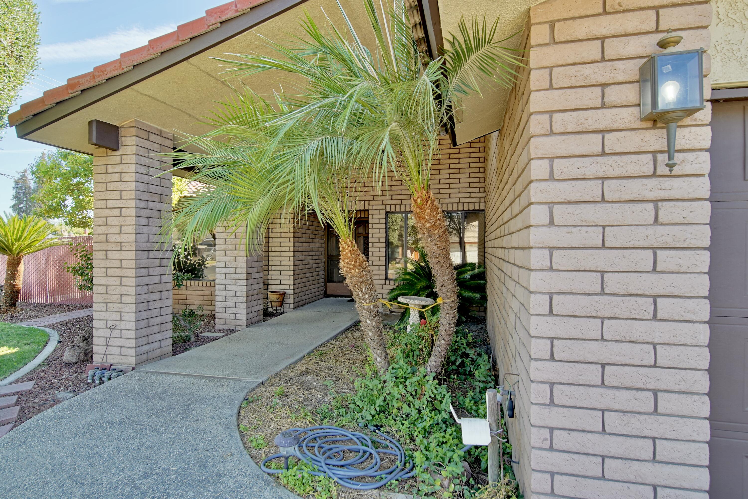 1380 Lindale Pl, Porterville, CA 93257