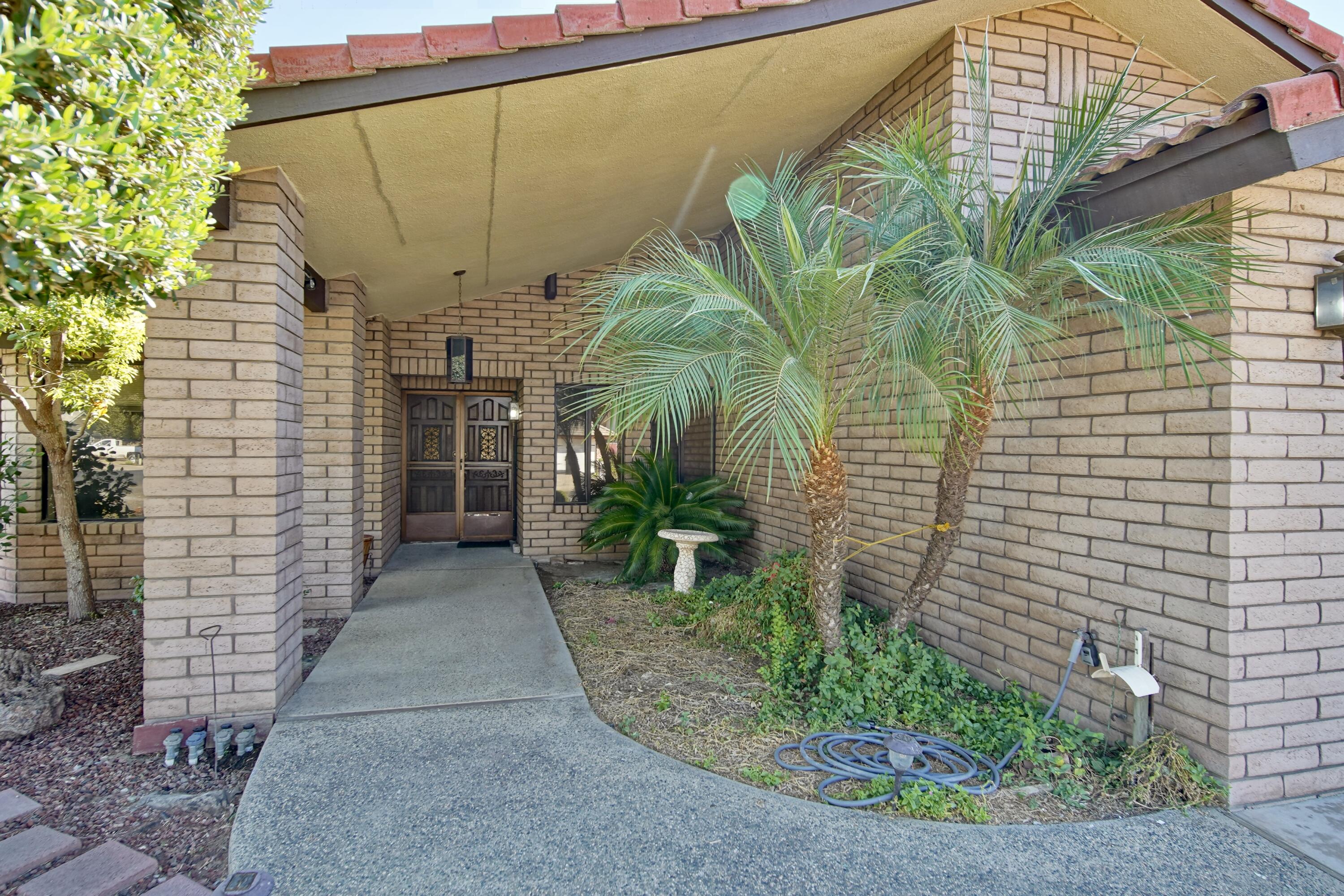 1380 Lindale Pl, Porterville, CA 93257