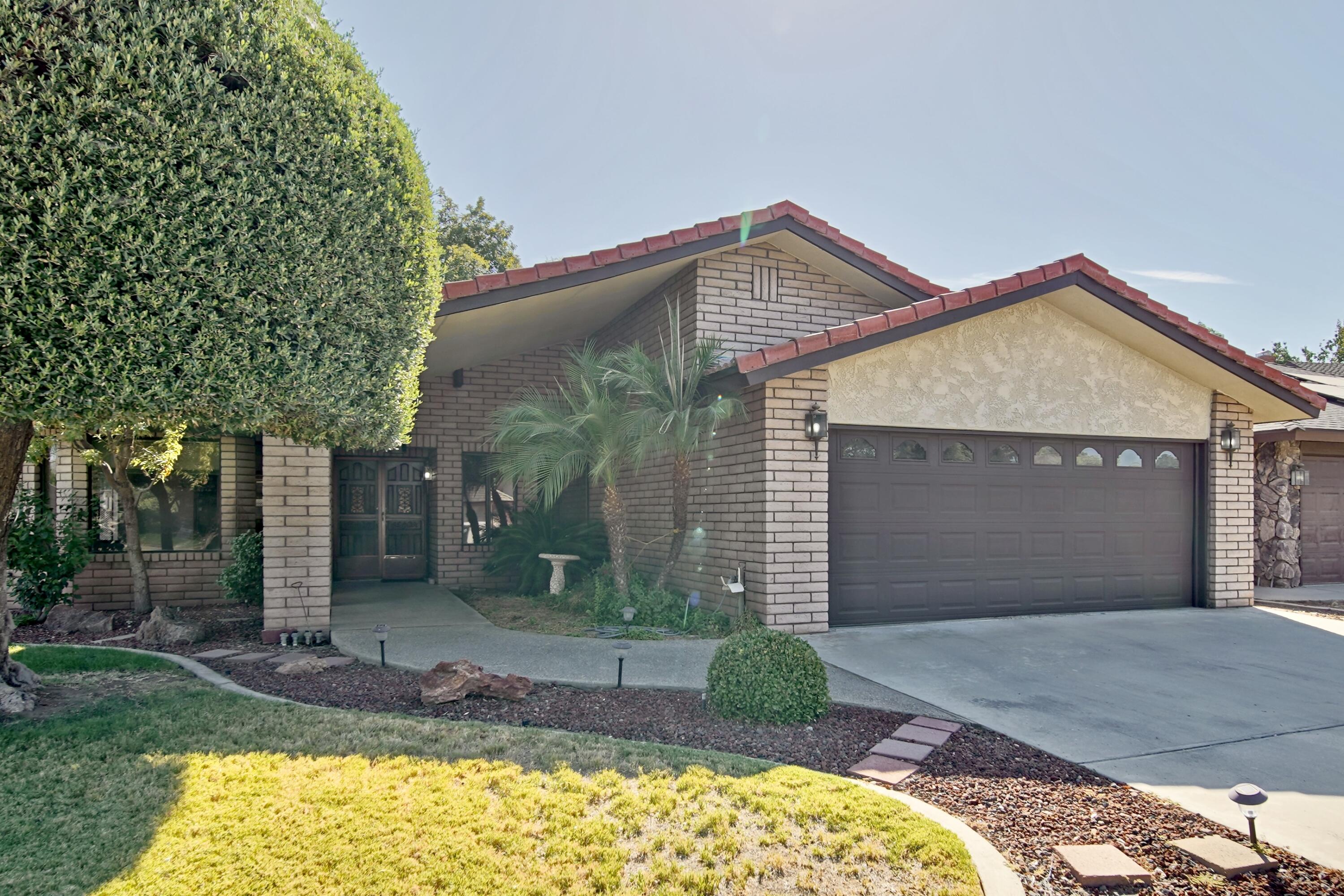 1380 Lindale Pl, Porterville, CA 93257