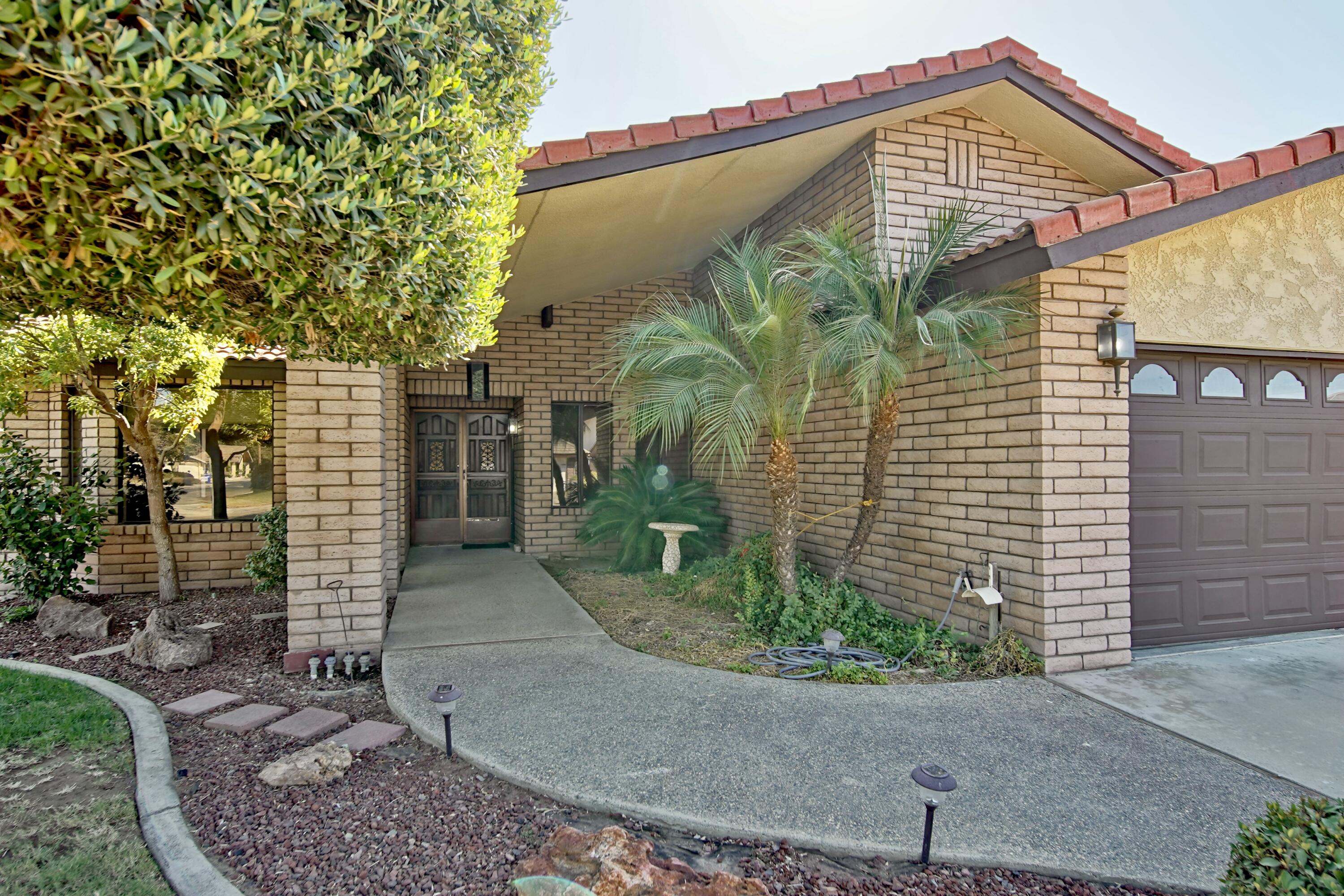 1380 Lindale Pl, Porterville, CA 93257