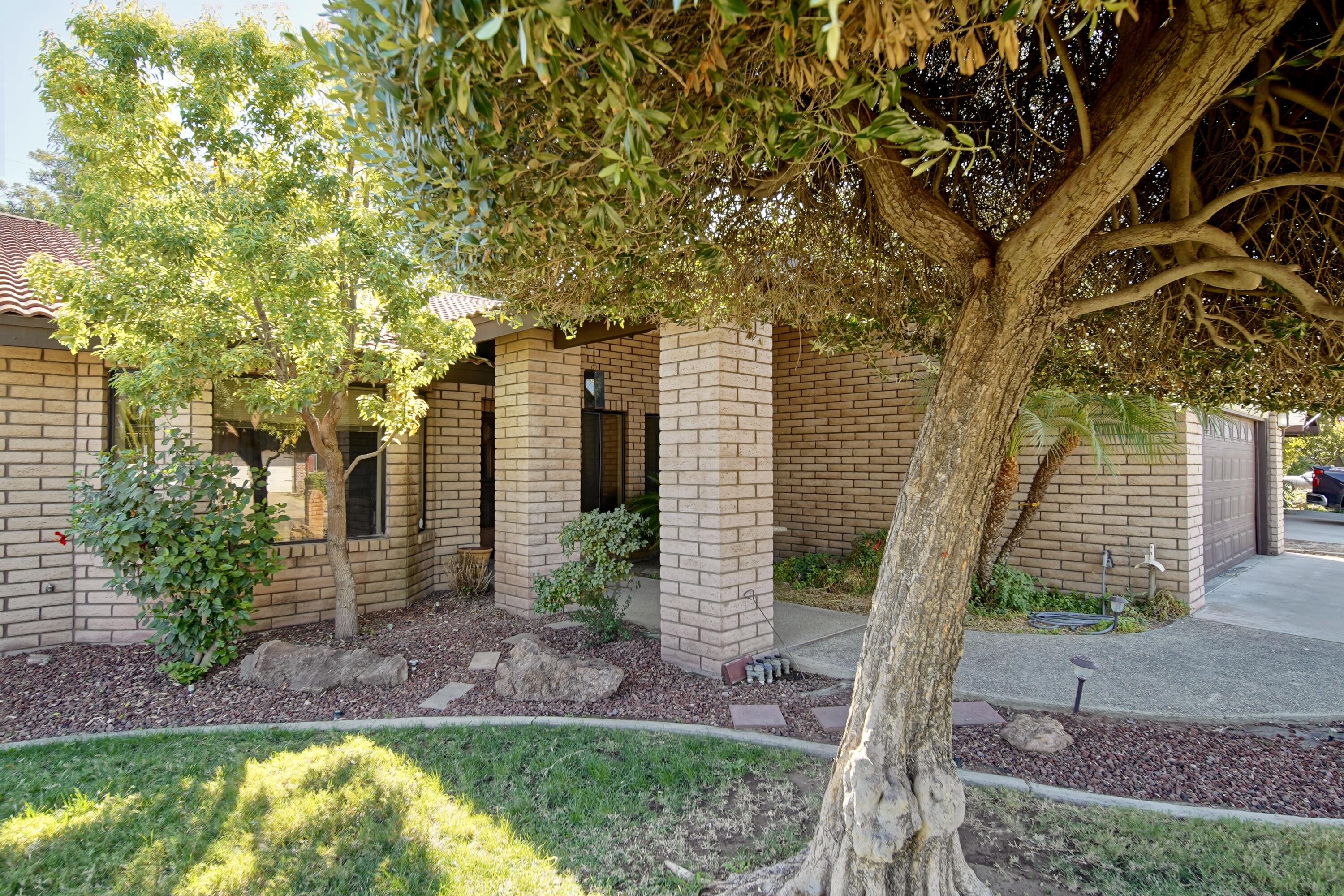 1380 Lindale Pl, Porterville, CA 93257