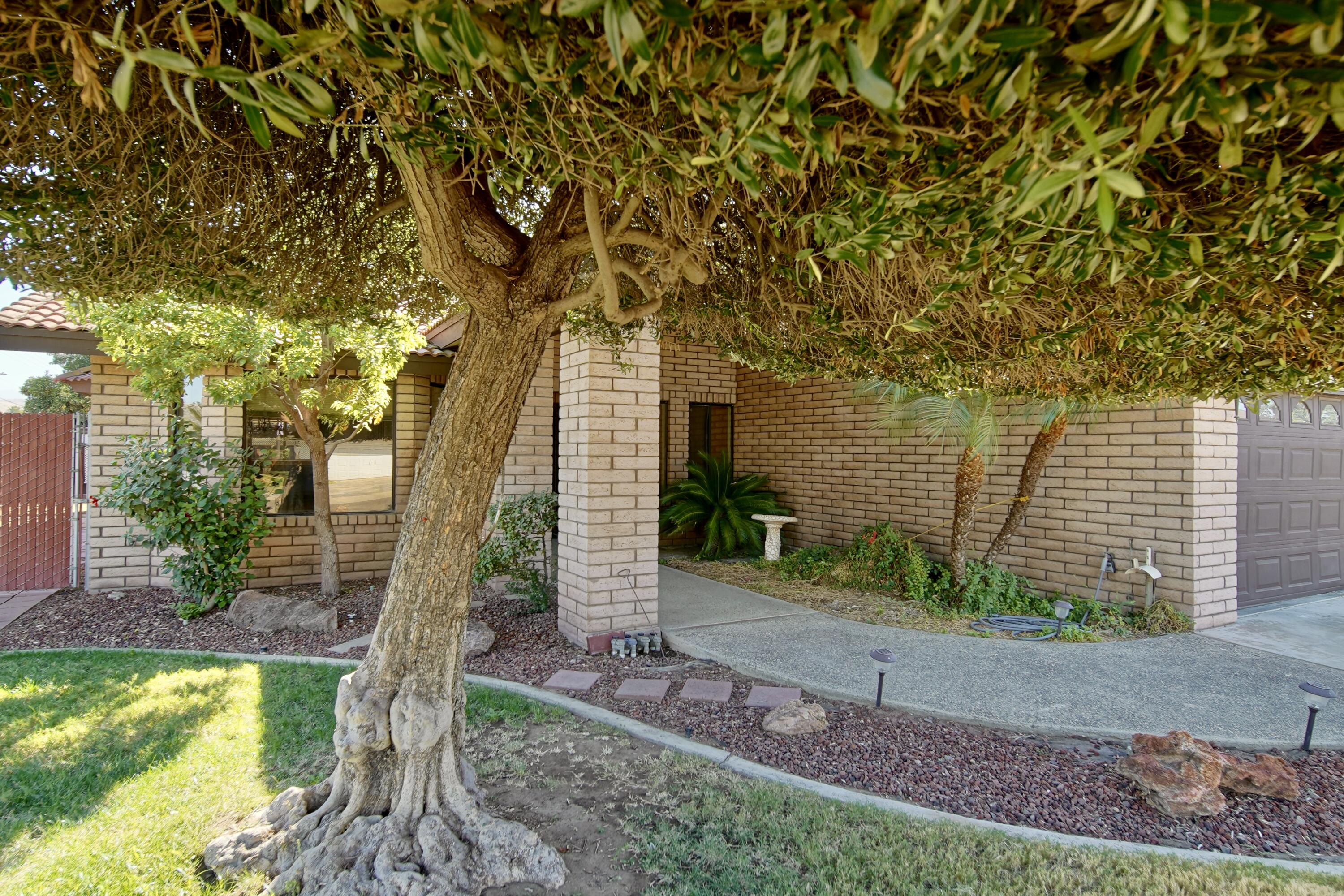 1380 Lindale Pl, Porterville, CA 93257