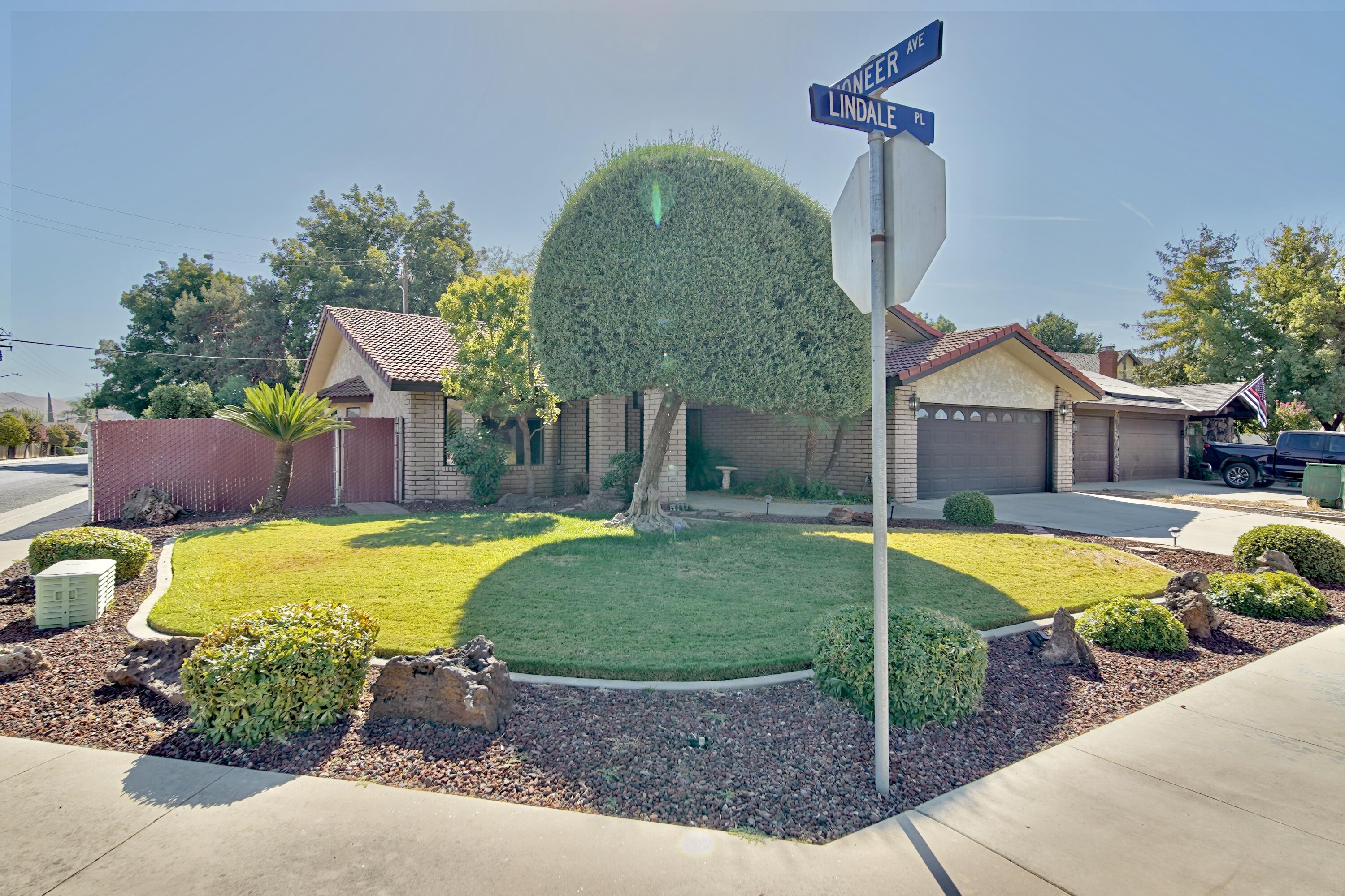 1380 Lindale Pl, Porterville, CA 93257