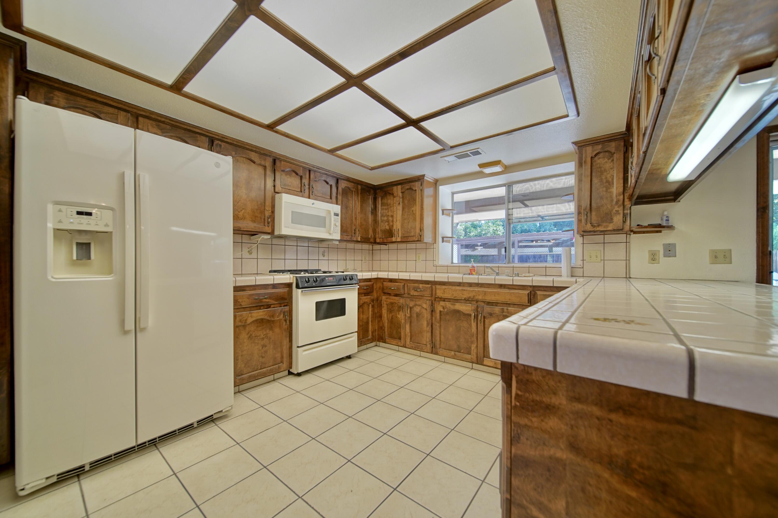 1380 Lindale Pl, Porterville, CA 93257