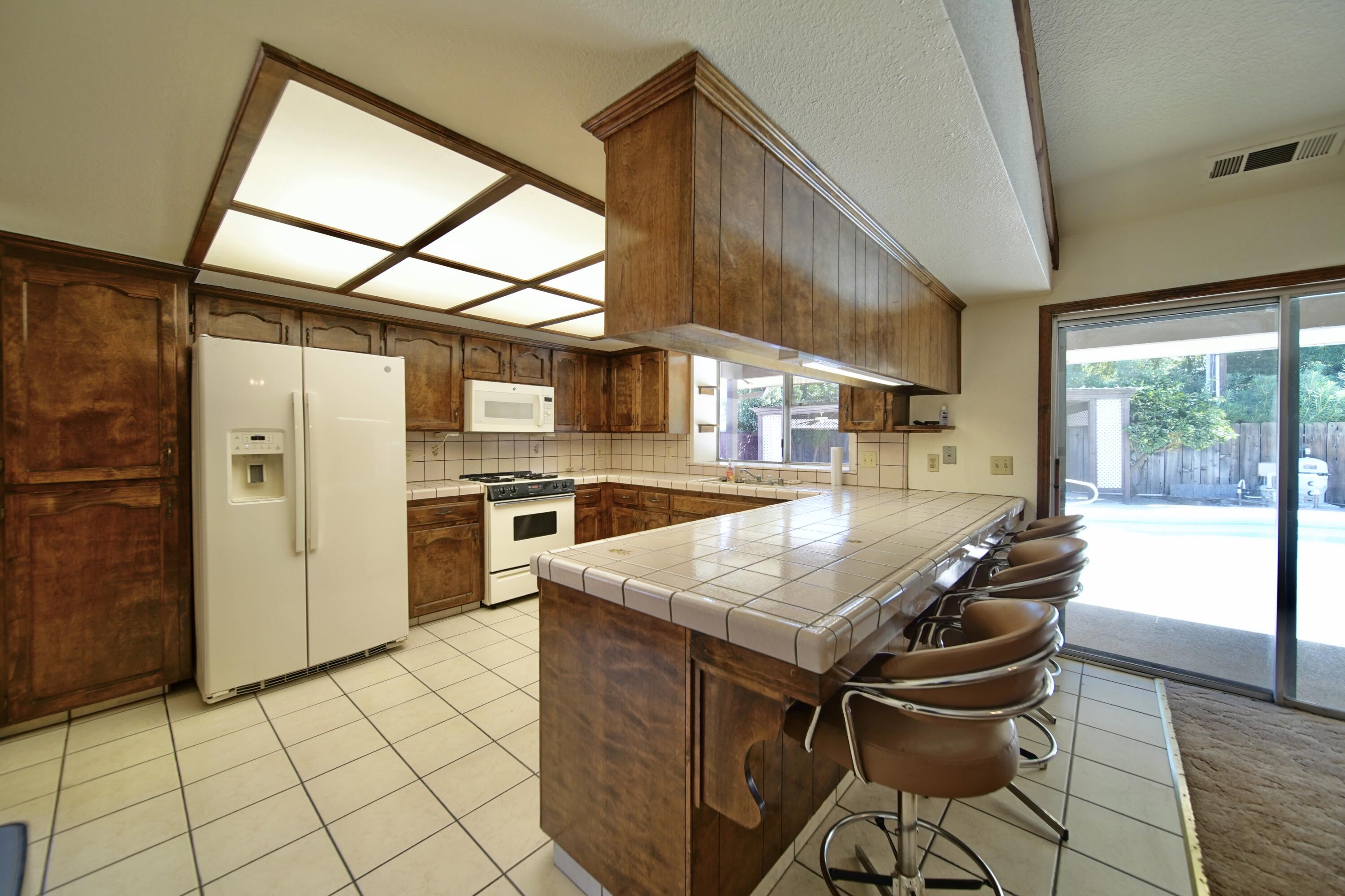 1380 Lindale Pl, Porterville, CA 93257