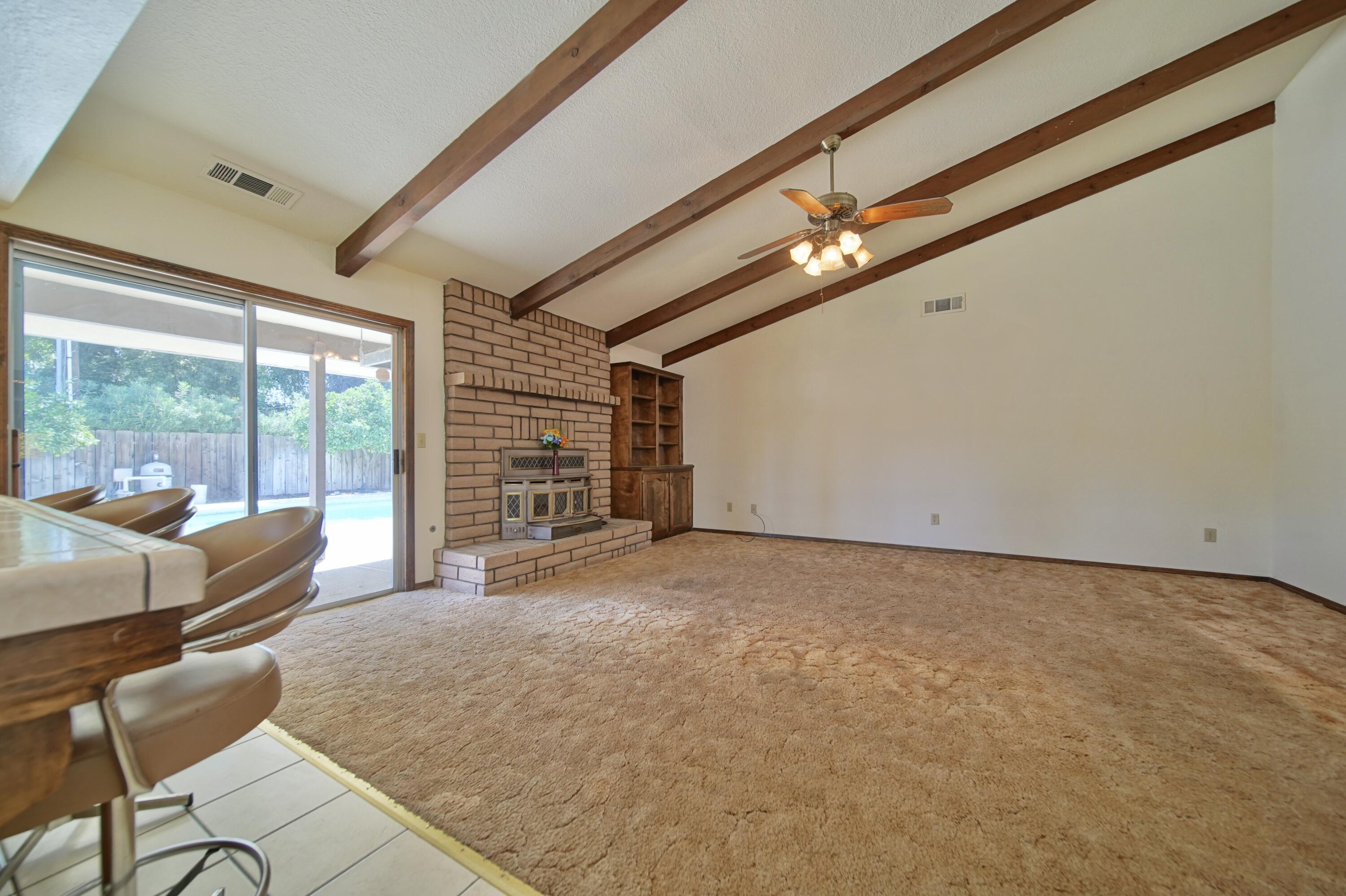 1380 Lindale Pl, Porterville, CA 93257