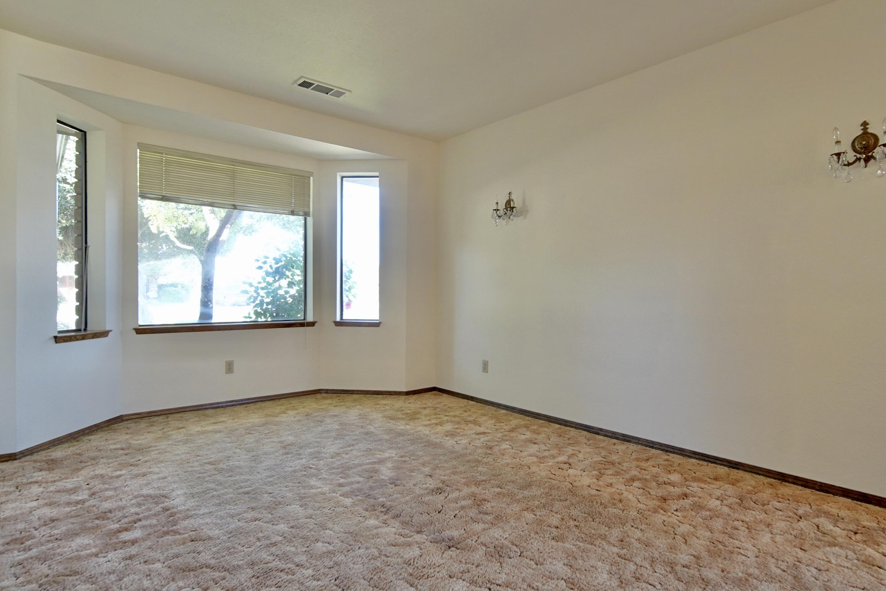 1380 Lindale Pl, Porterville, CA 93257