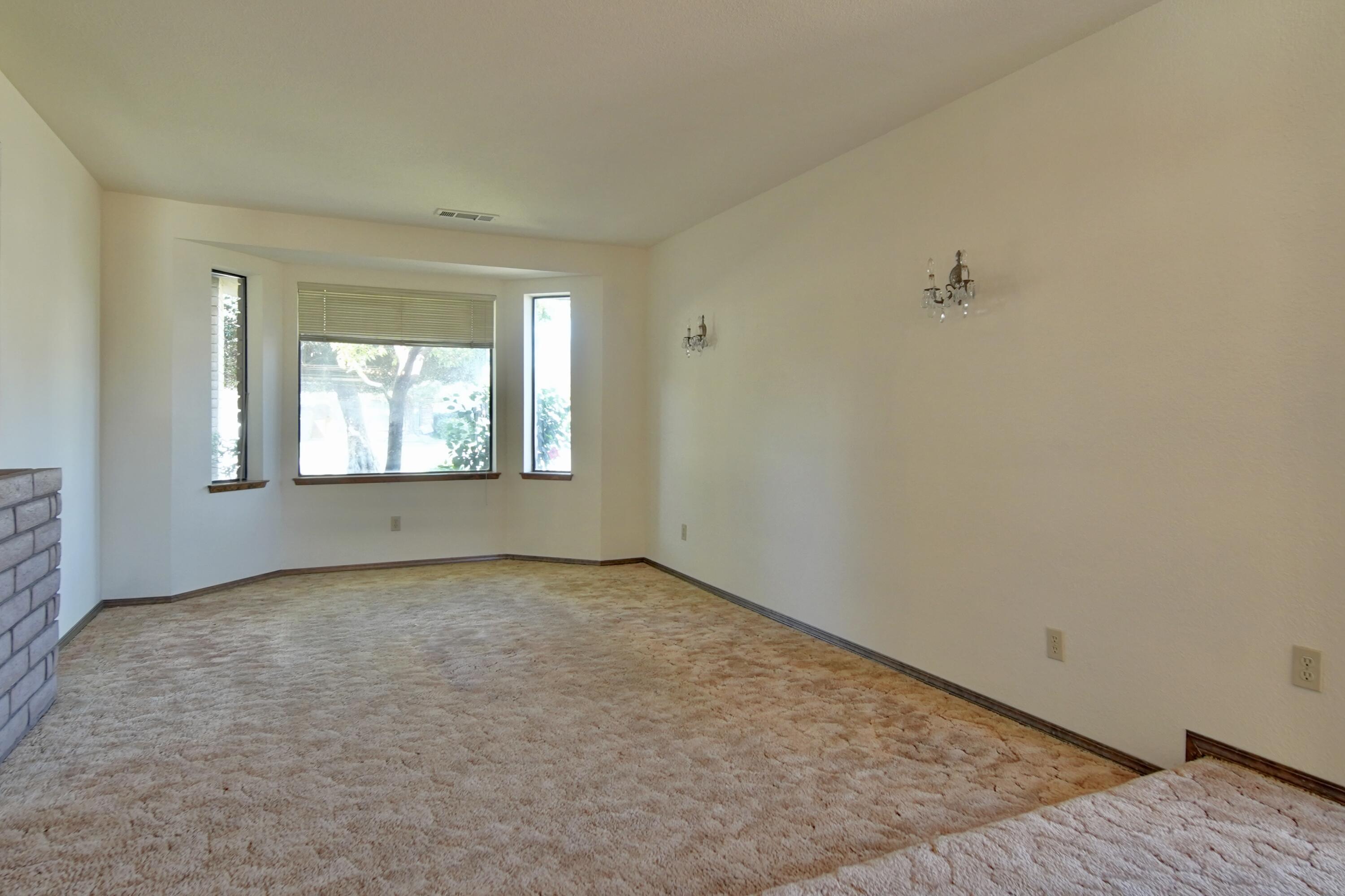 1380 Lindale Pl, Porterville, CA 93257