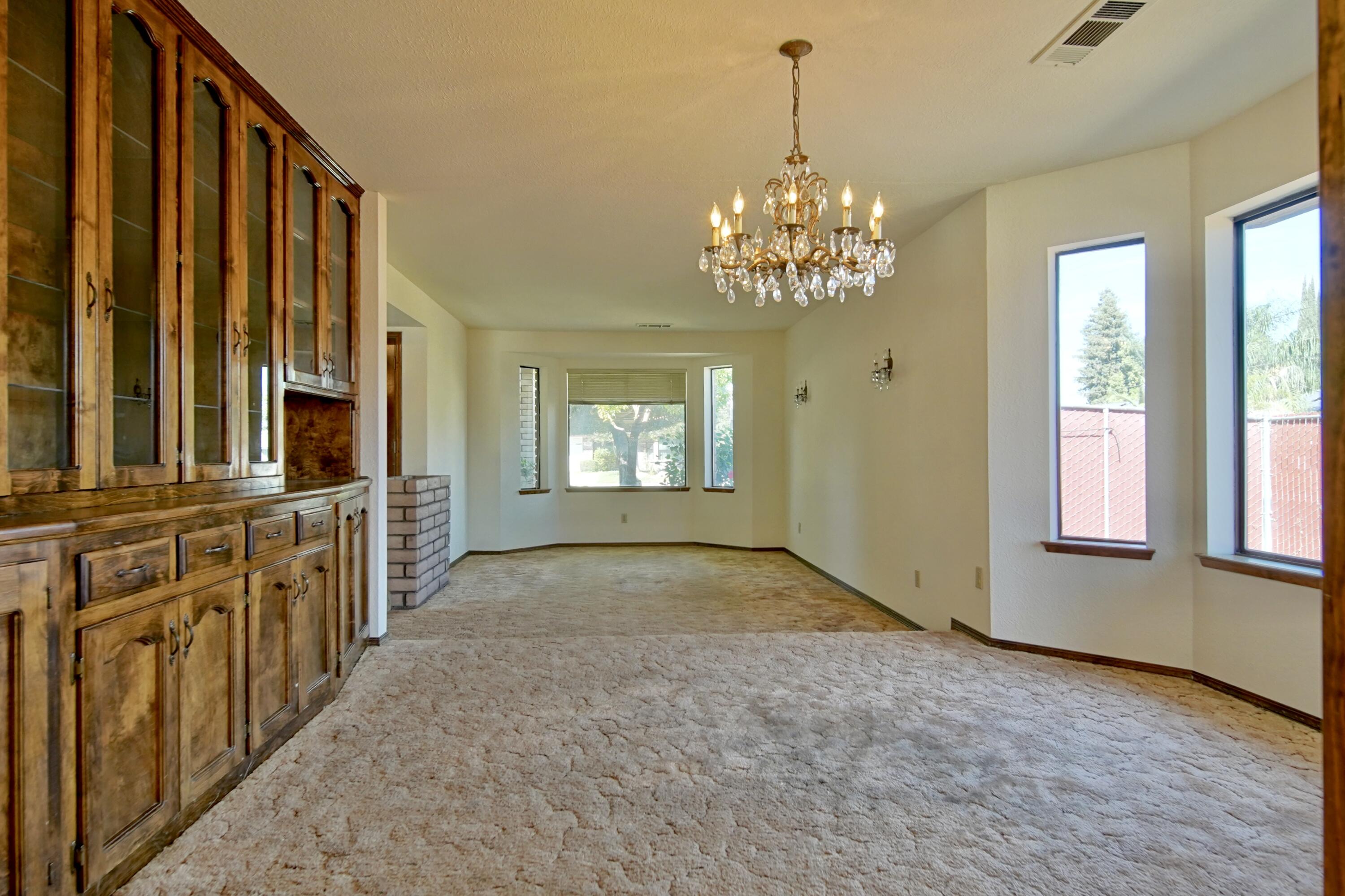 1380 Lindale Pl, Porterville, CA 93257