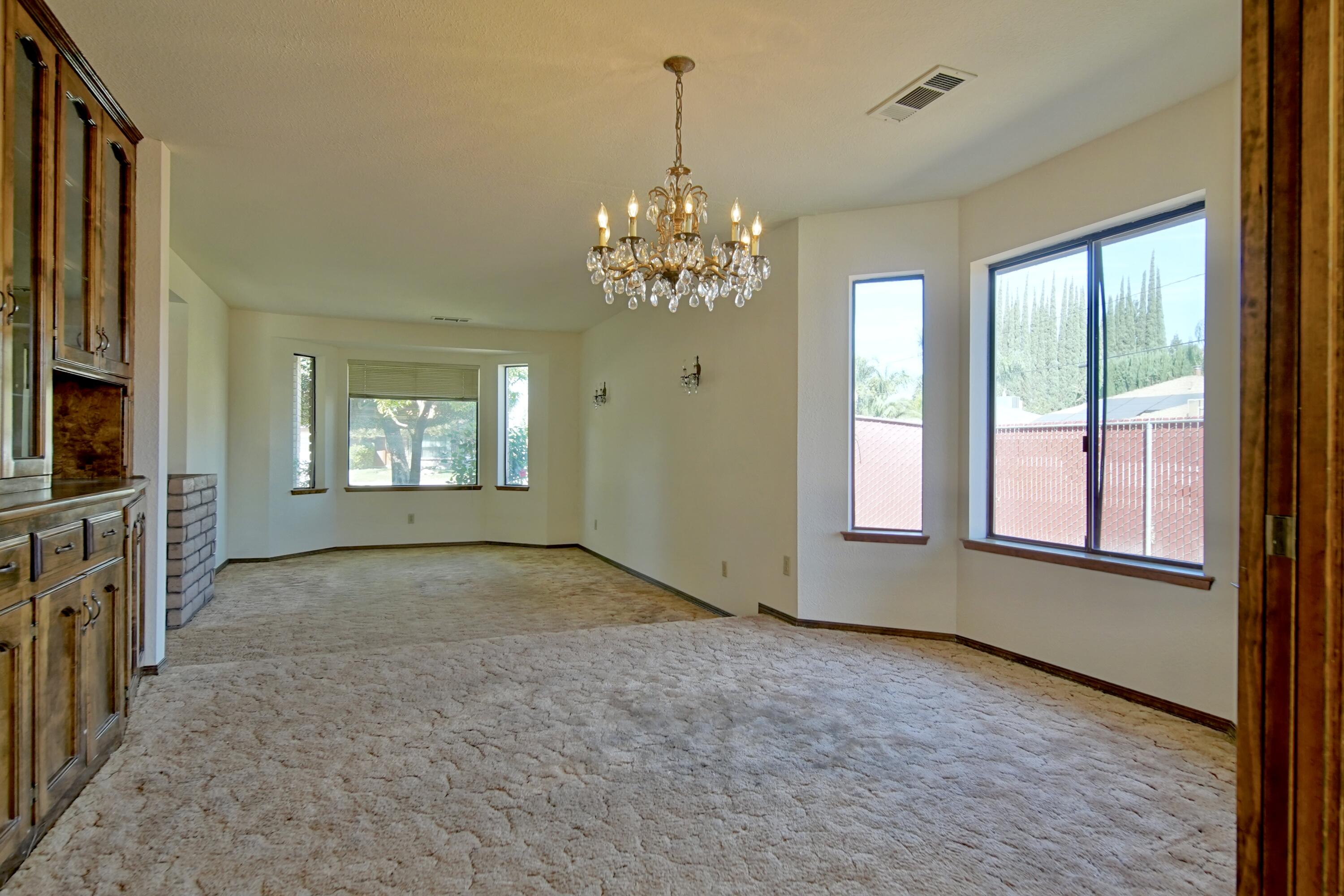 1380 Lindale Pl, Porterville, CA 93257