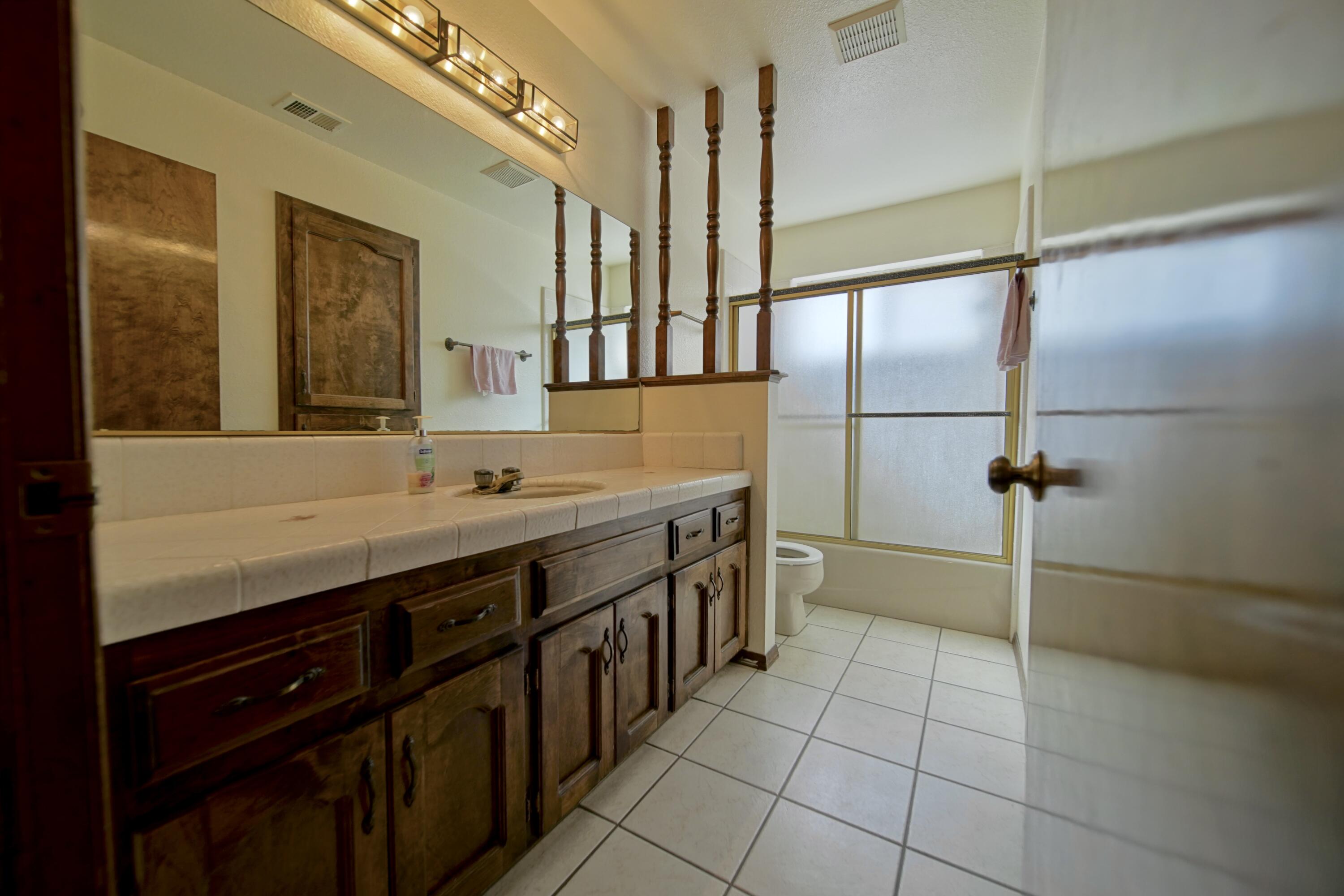 1380 Lindale Pl, Porterville, CA 93257