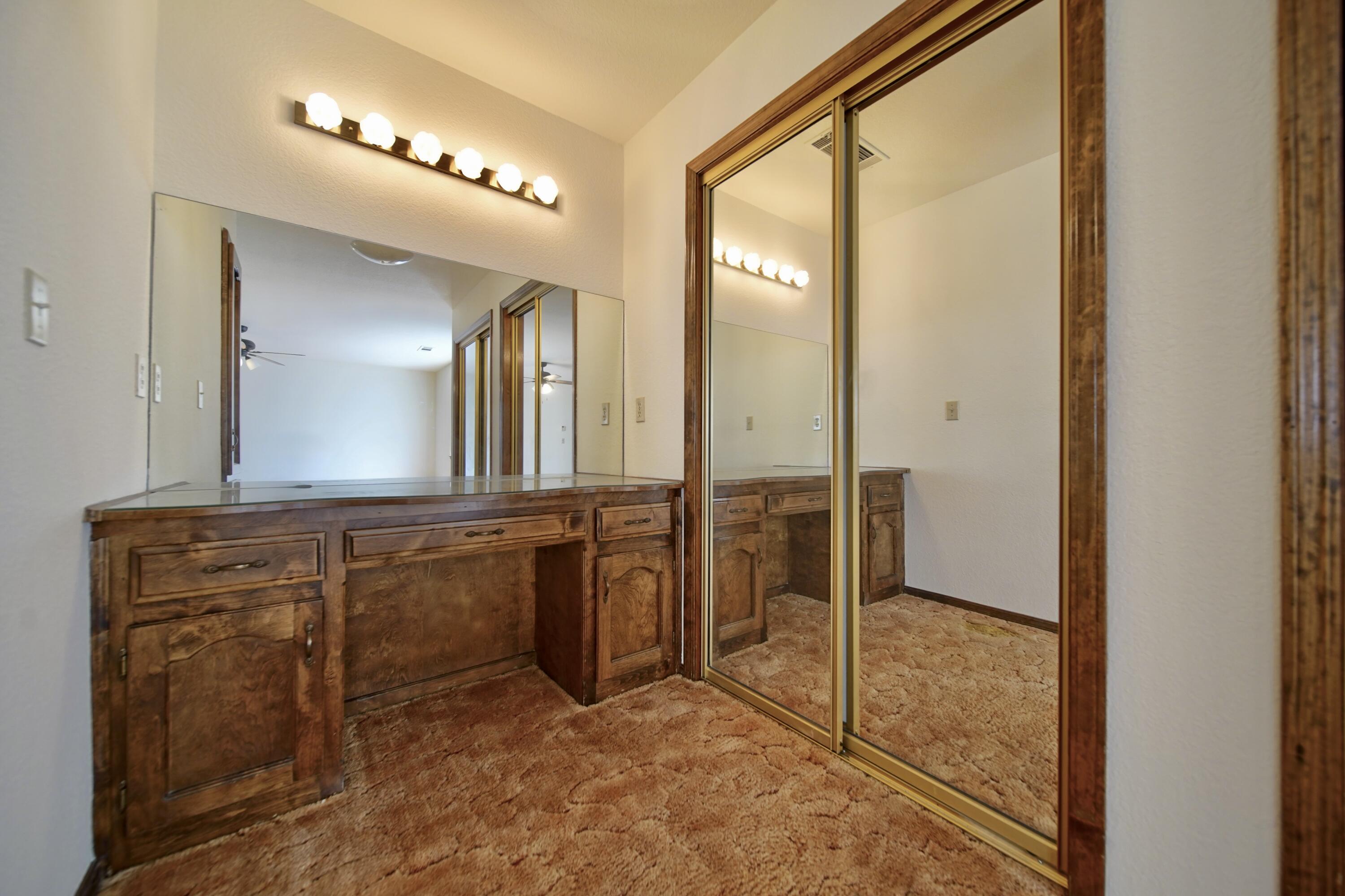 1380 Lindale Pl, Porterville, CA 93257