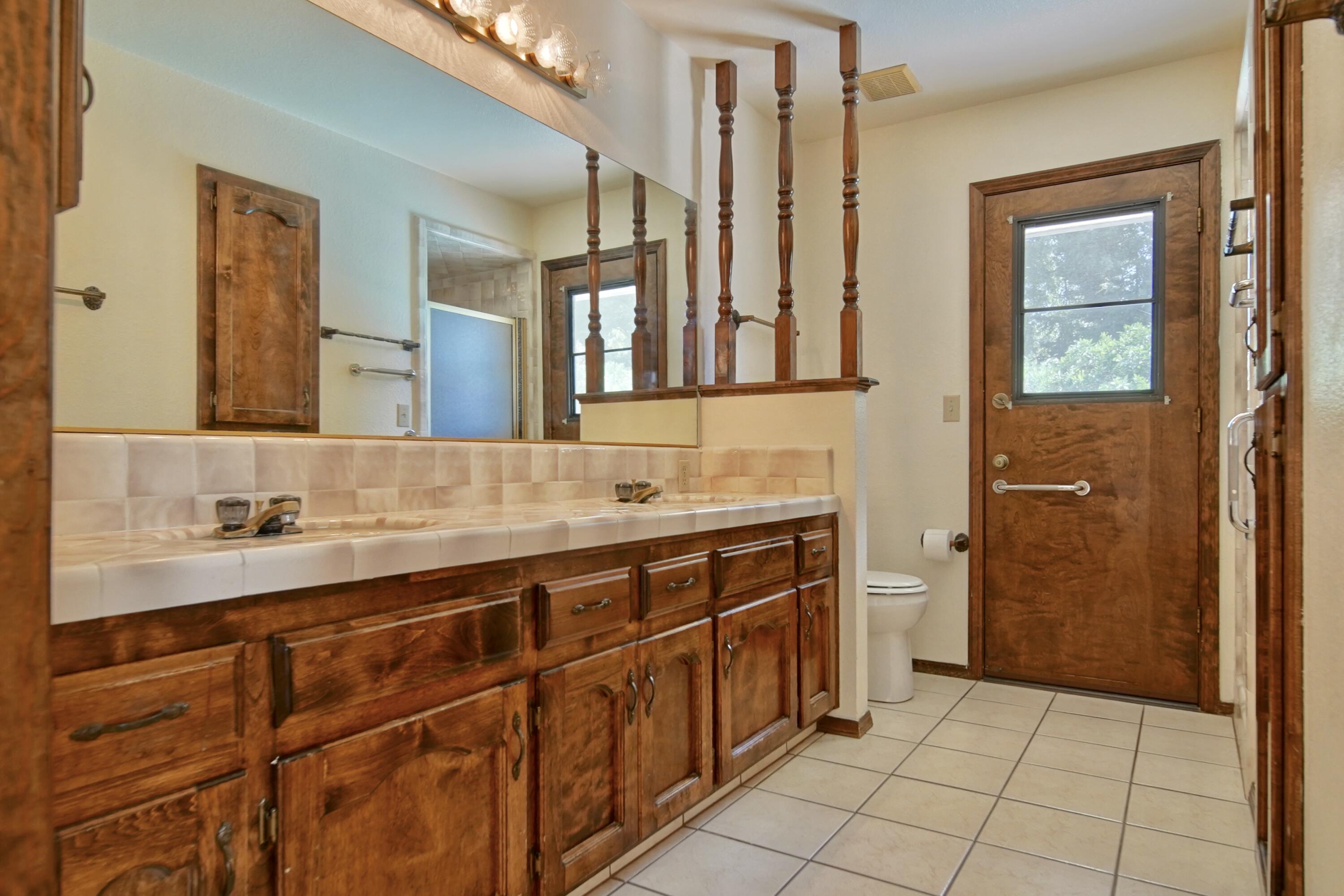 1380 Lindale Pl, Porterville, CA 93257