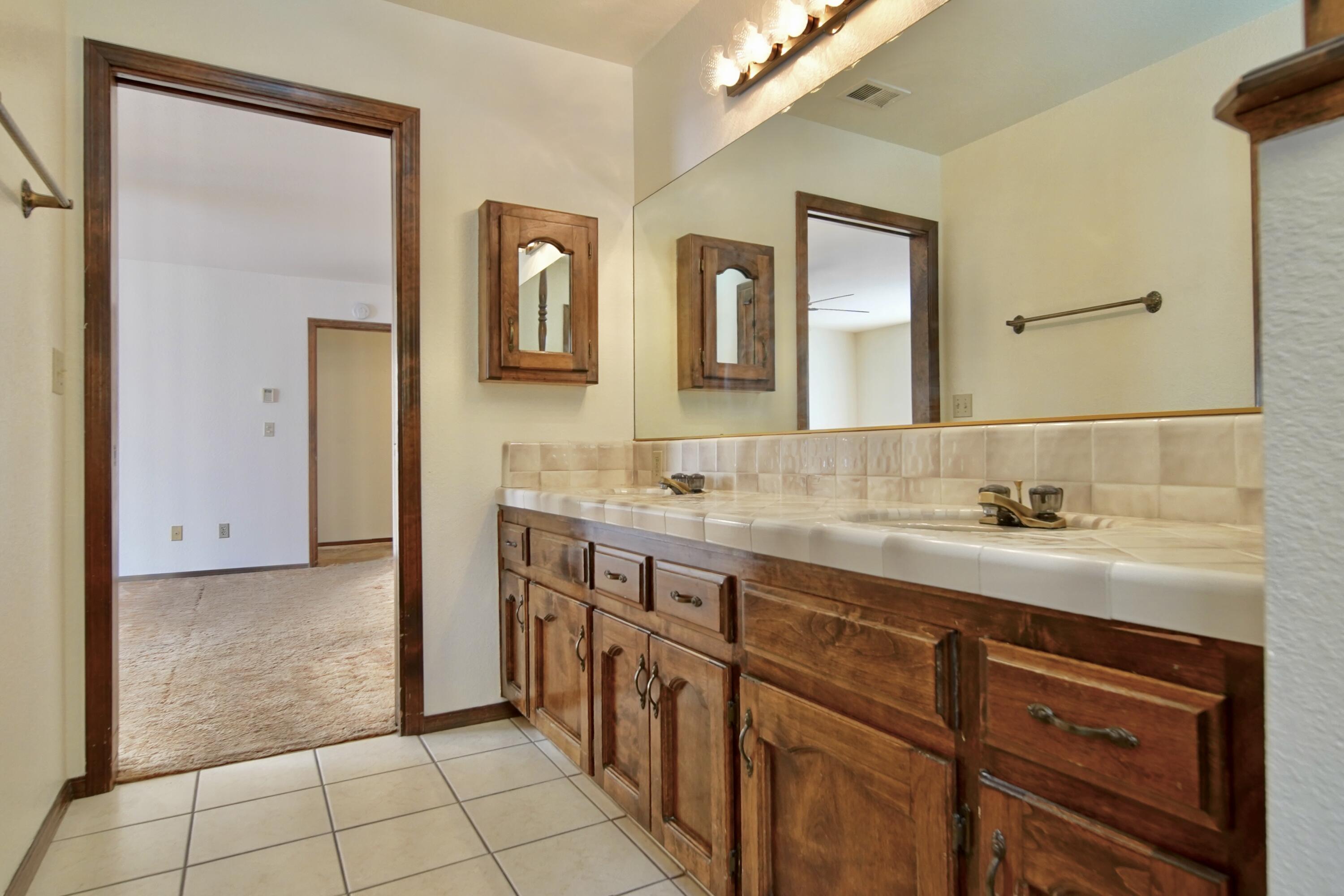 1380 Lindale Pl, Porterville, CA 93257
