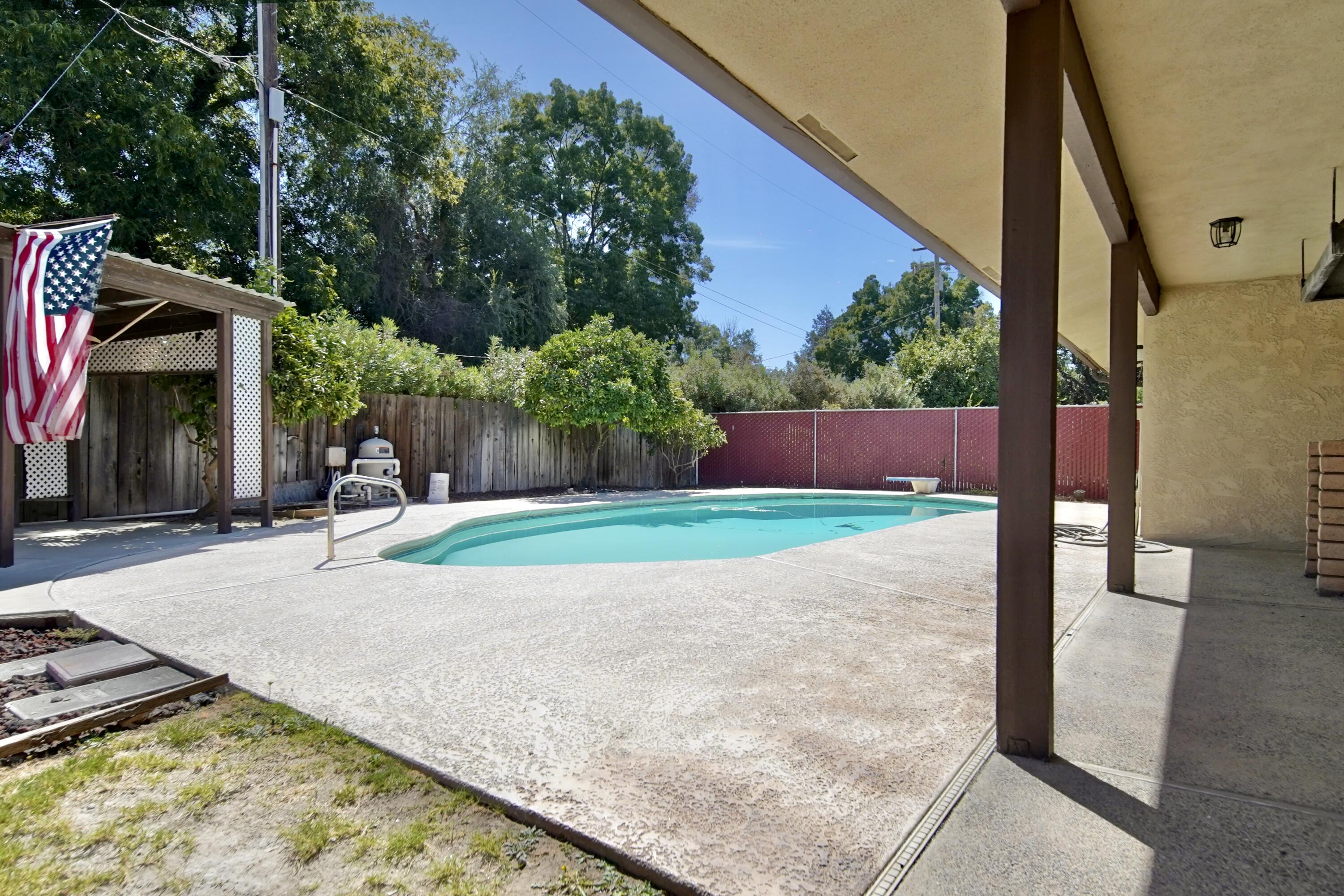 1380 Lindale Pl, Porterville, CA 93257