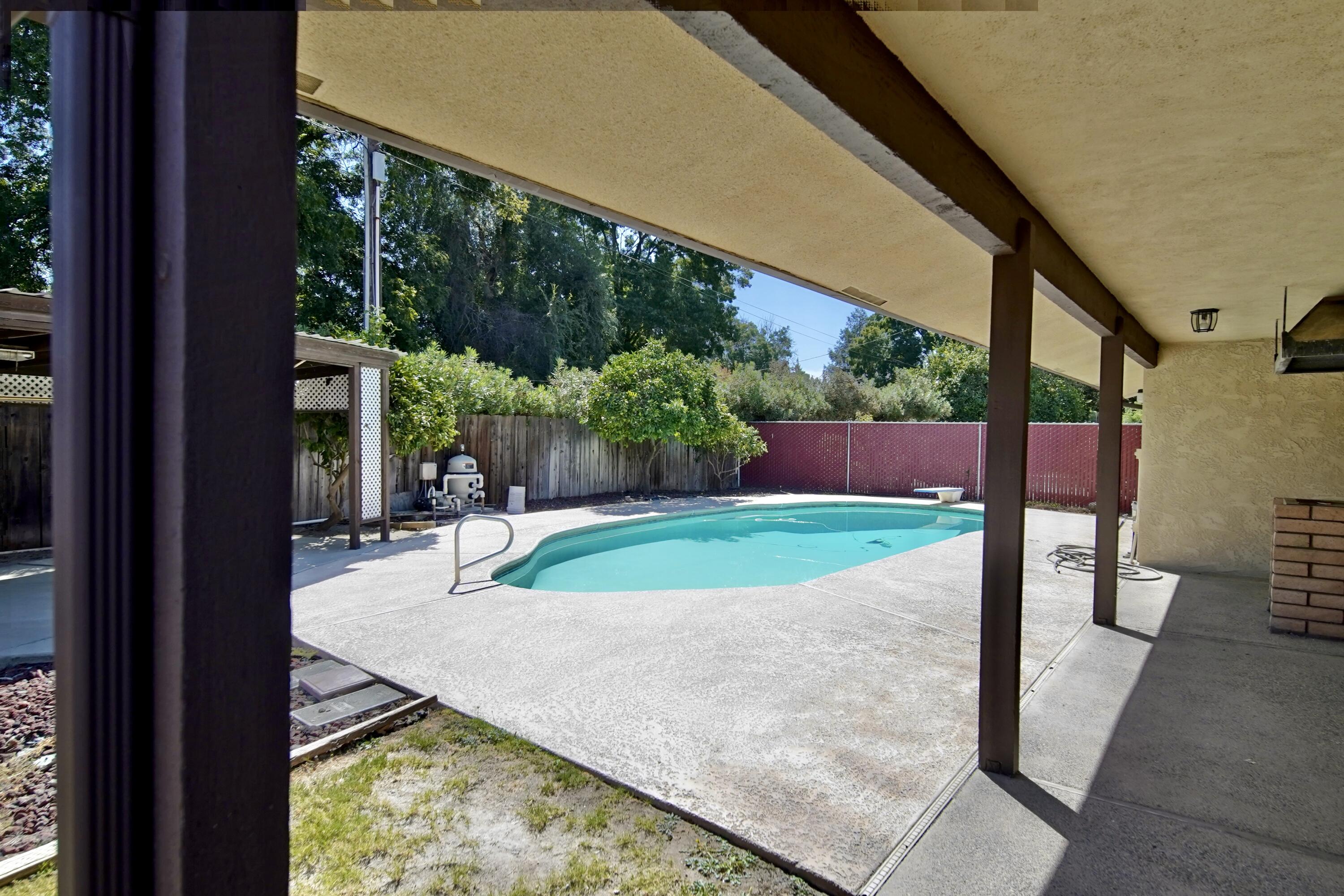 1380 Lindale Pl, Porterville, CA 93257