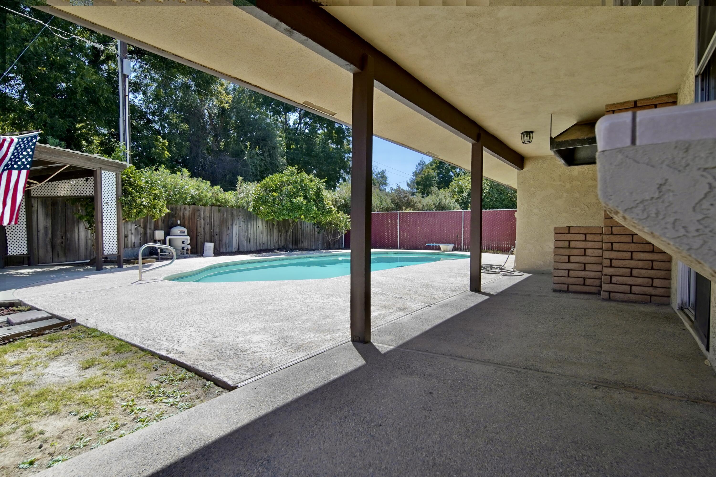 1380 Lindale Pl, Porterville, CA 93257