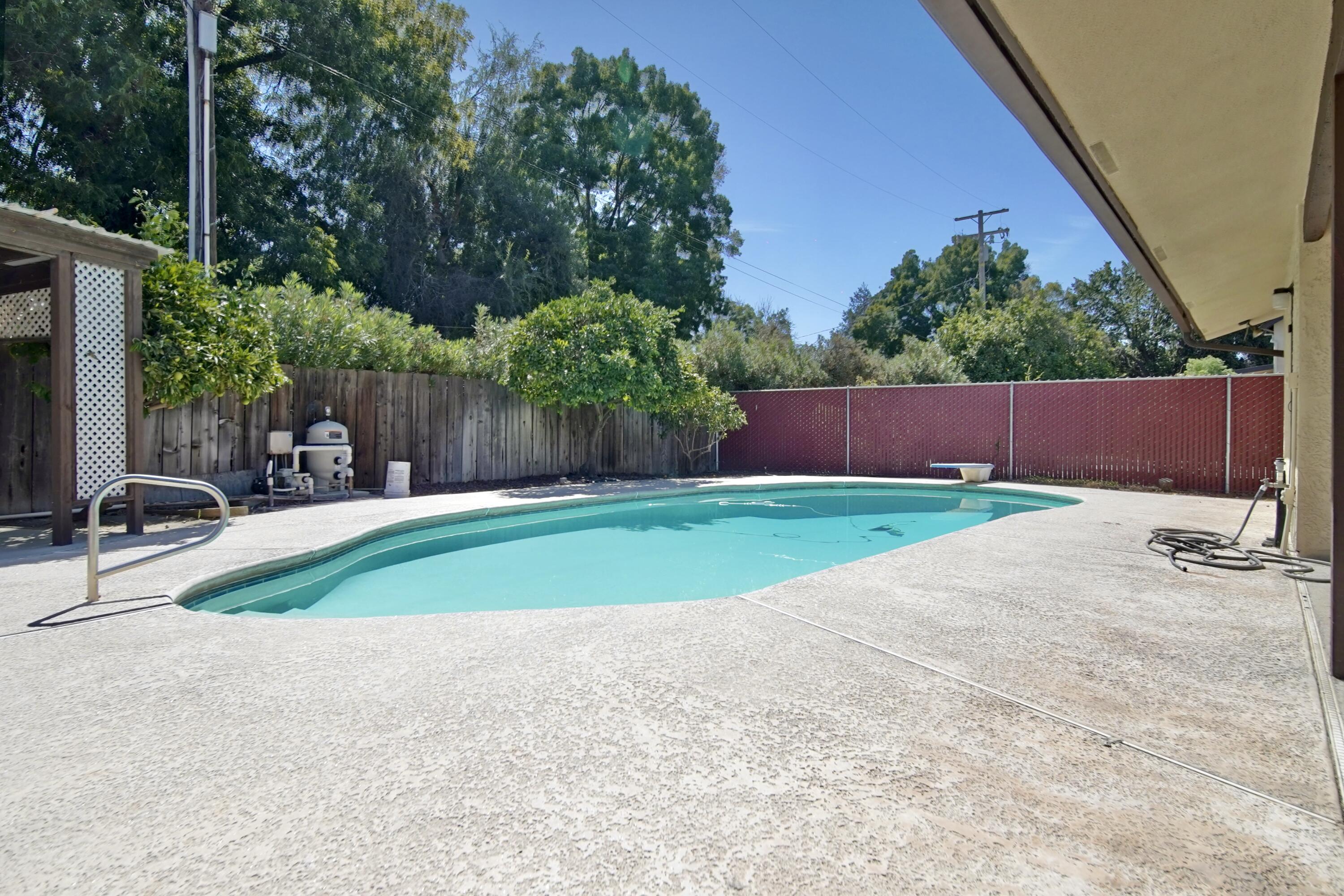 1380 Lindale Pl, Porterville, CA 93257