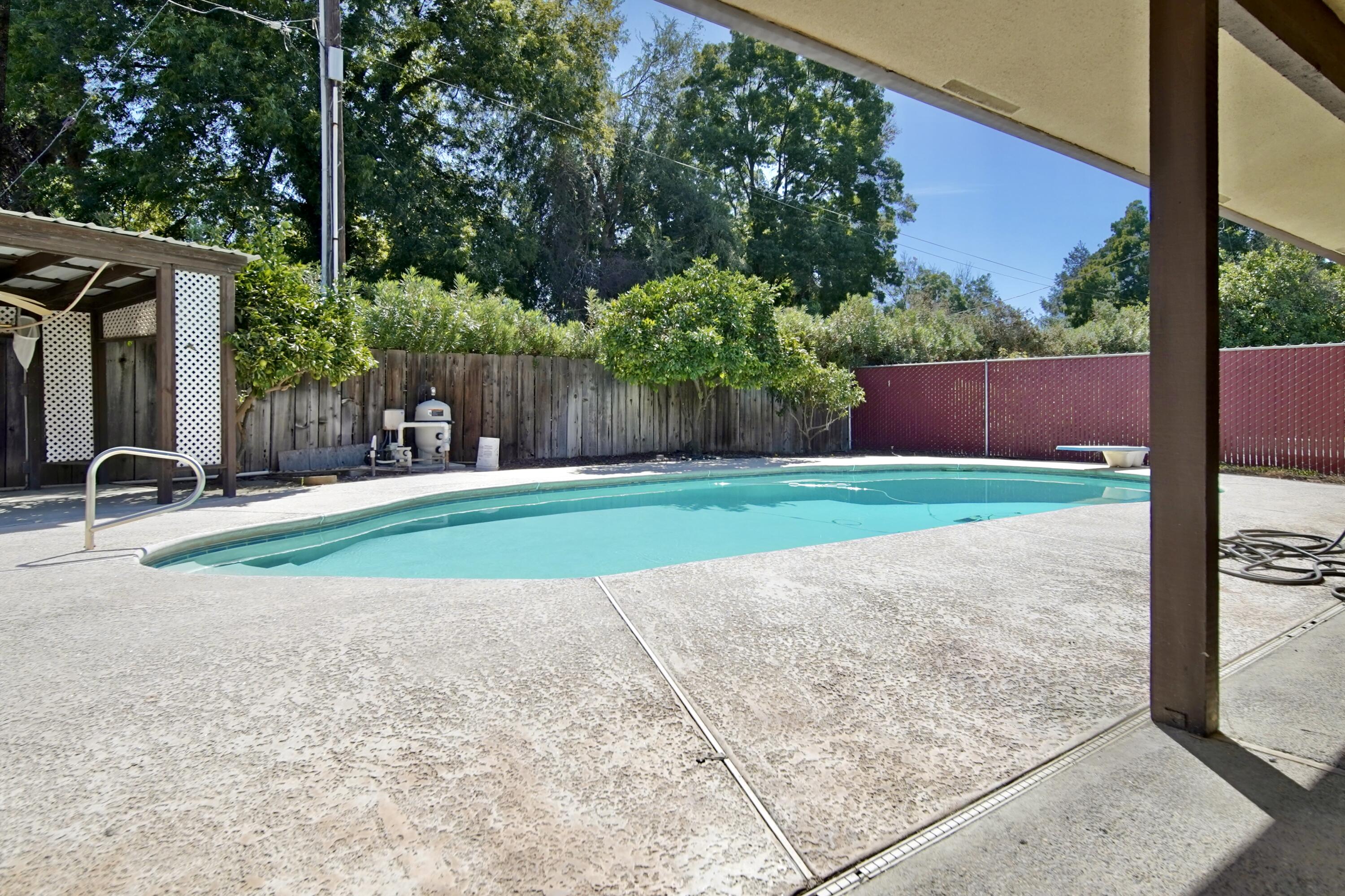 1380 Lindale Pl, Porterville, CA 93257
