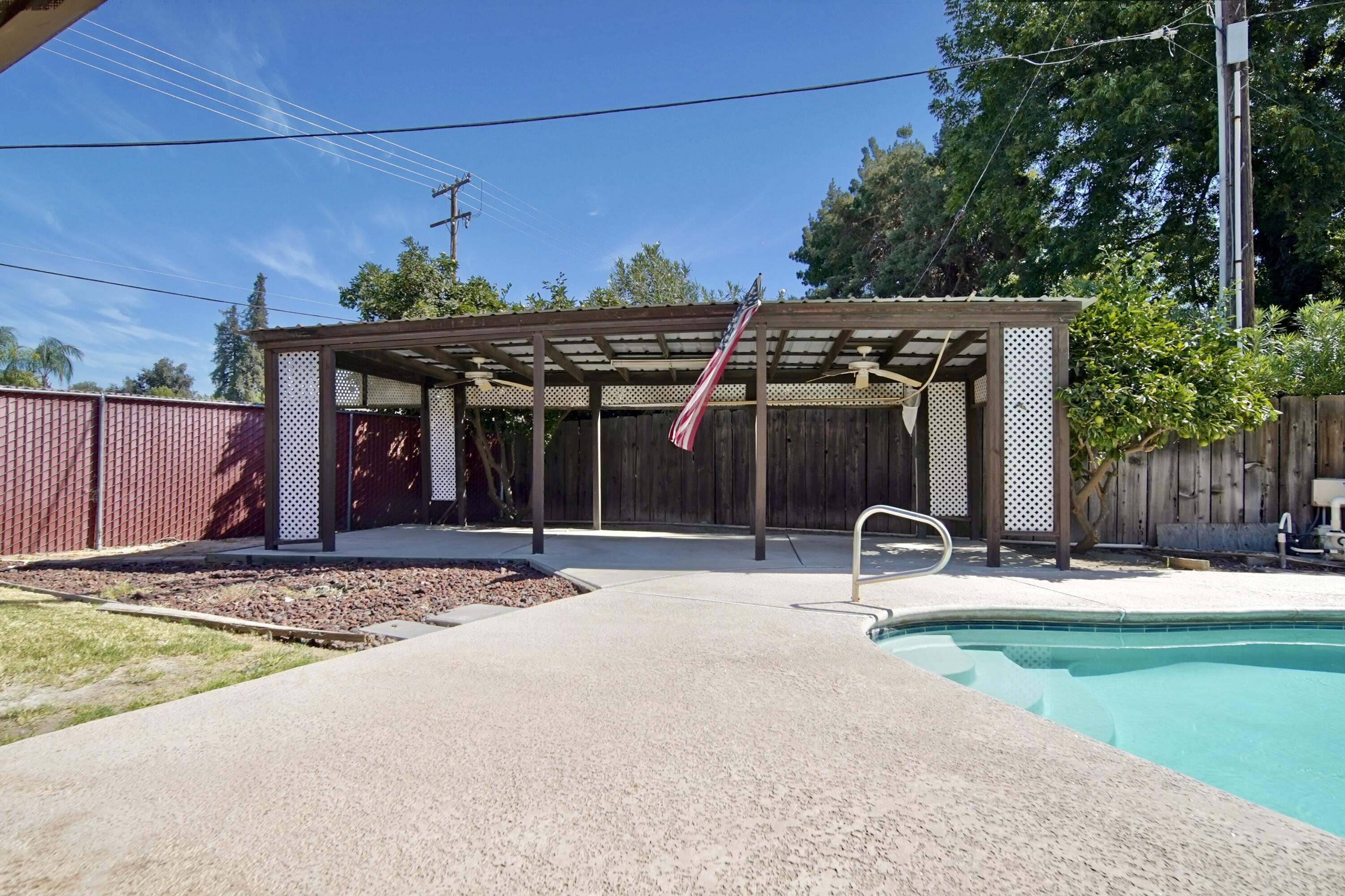 1380 Lindale Pl, Porterville, CA 93257