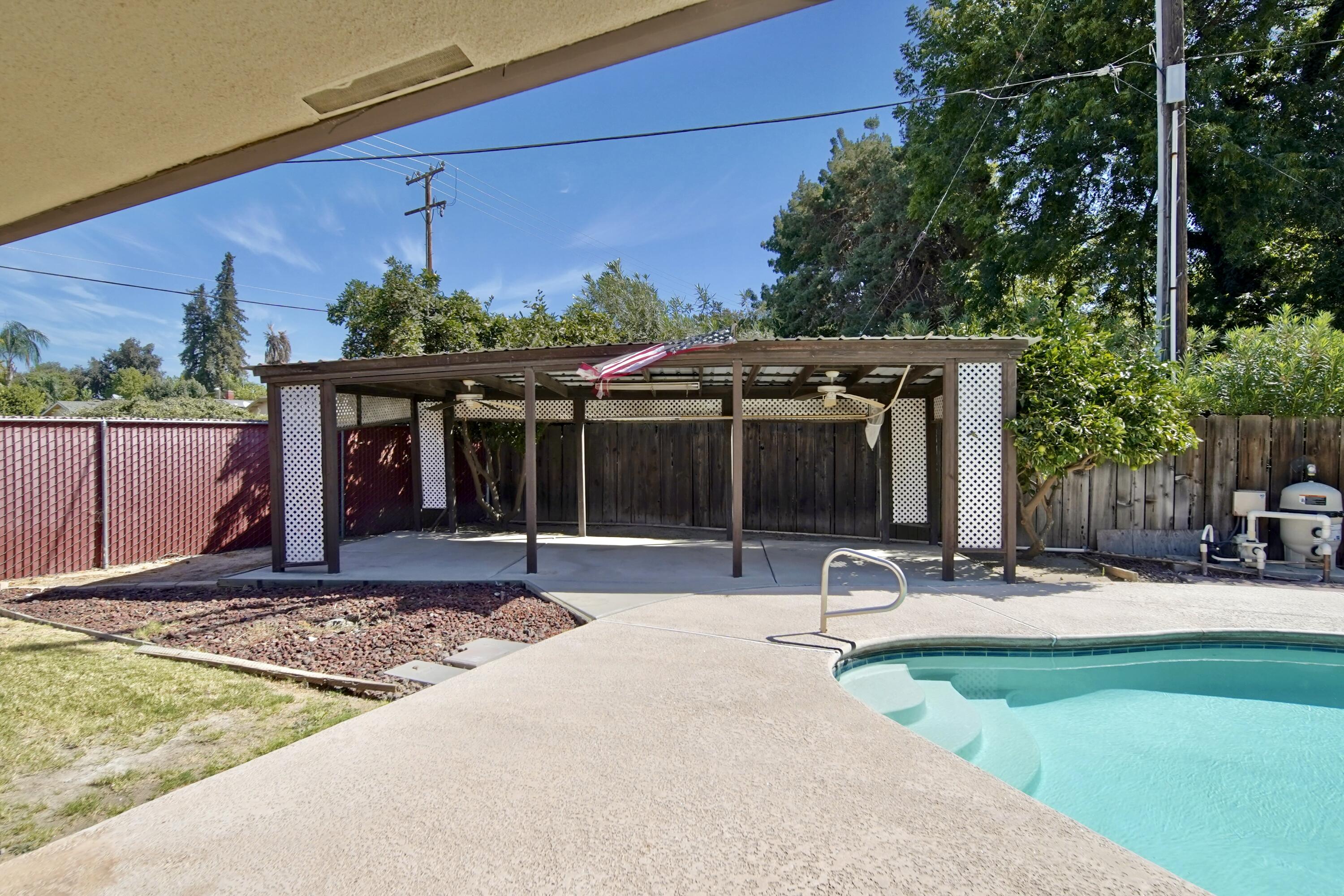 1380 Lindale Pl, Porterville, CA 93257