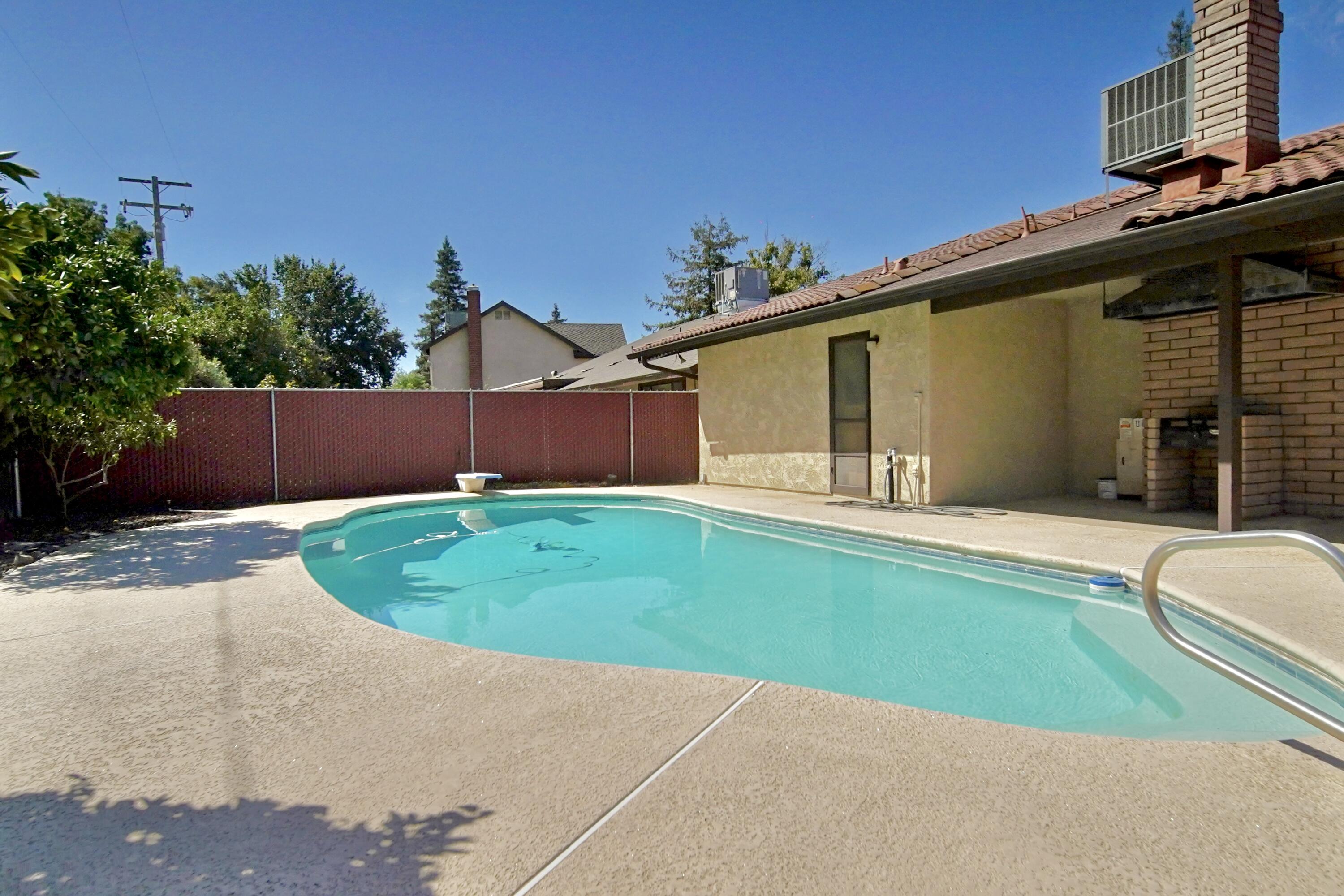 1380 Lindale Pl, Porterville, CA 93257