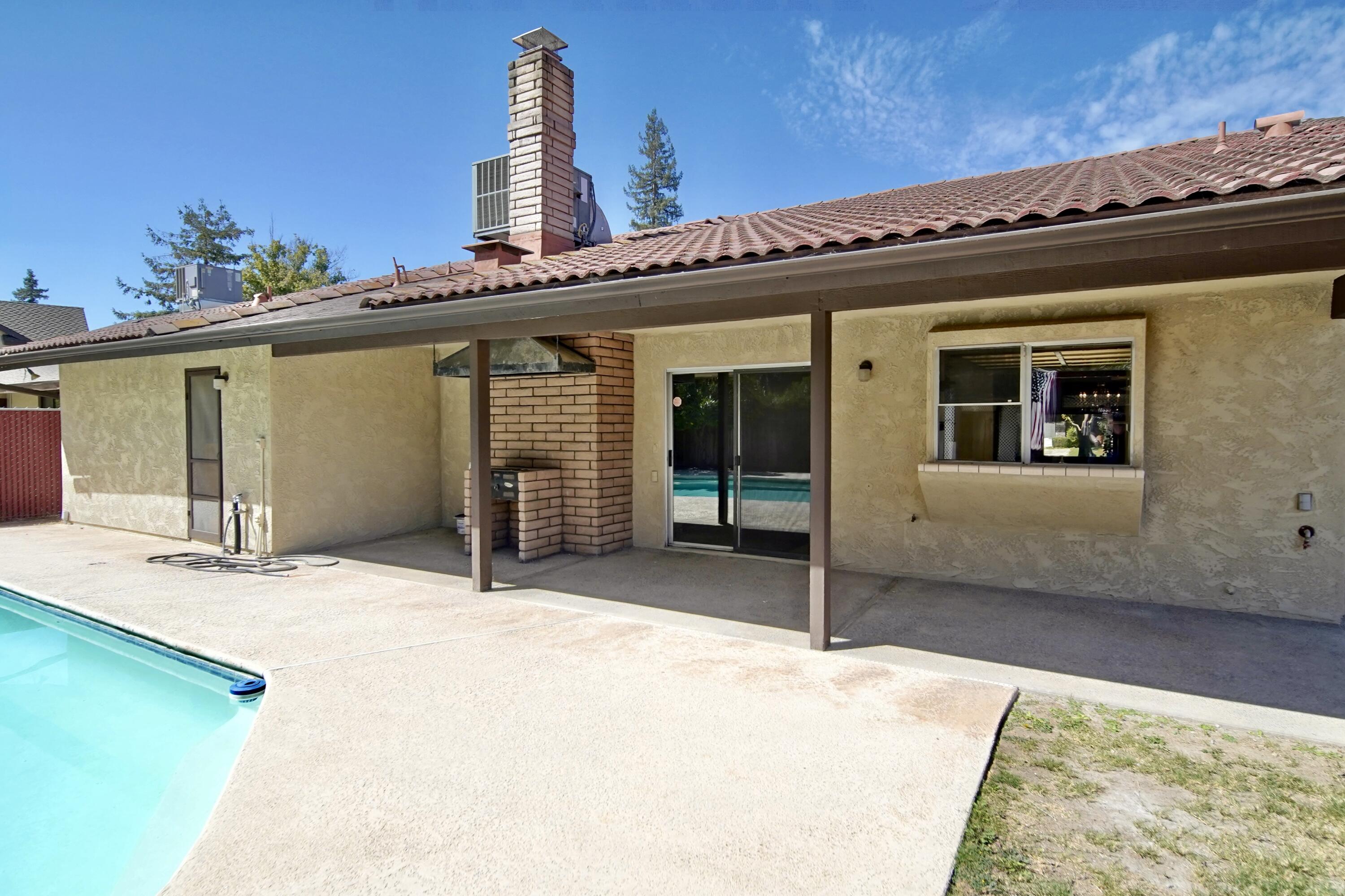 1380 Lindale Pl, Porterville, CA 93257