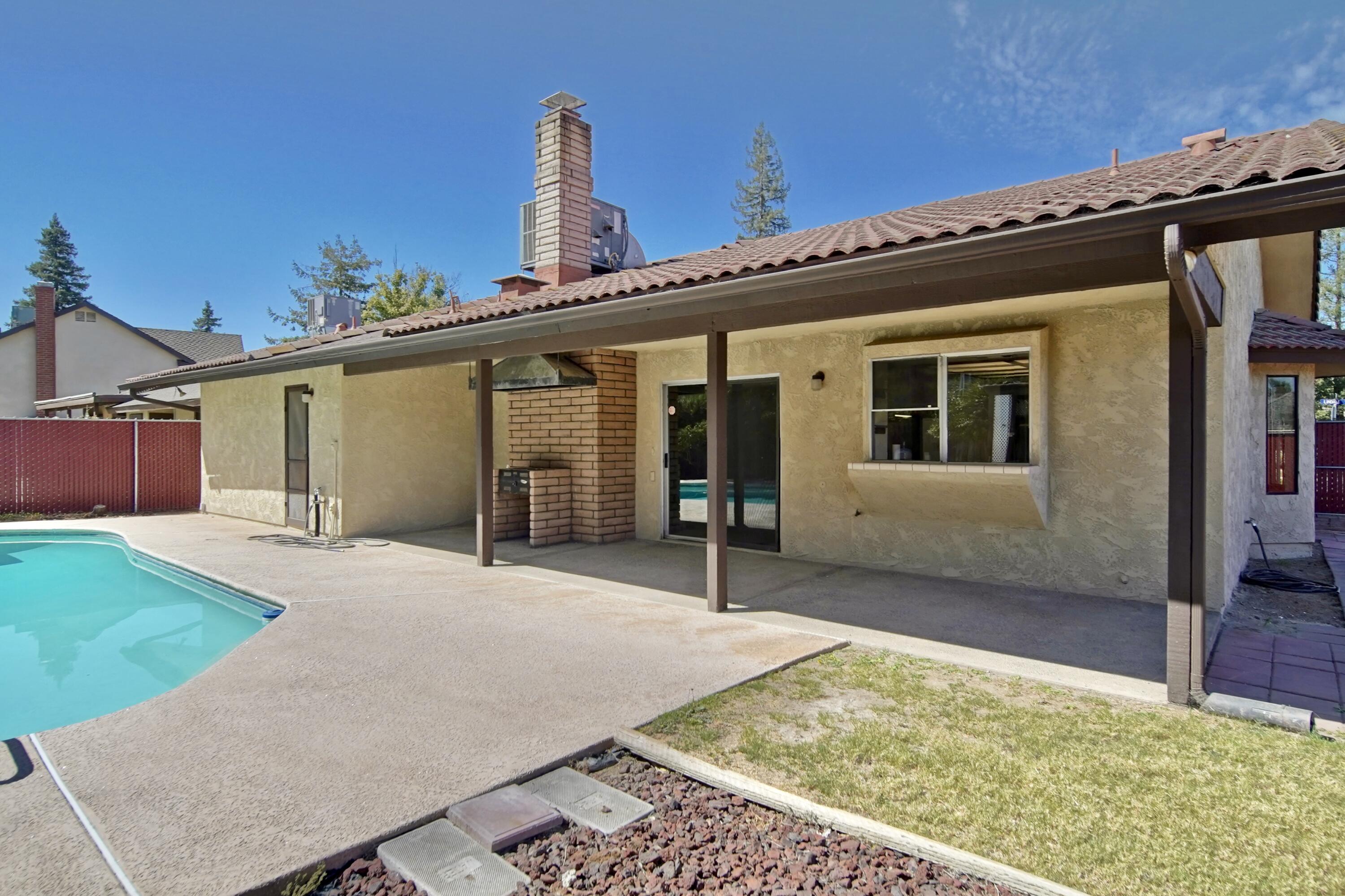 1380 Lindale Pl, Porterville, CA 93257