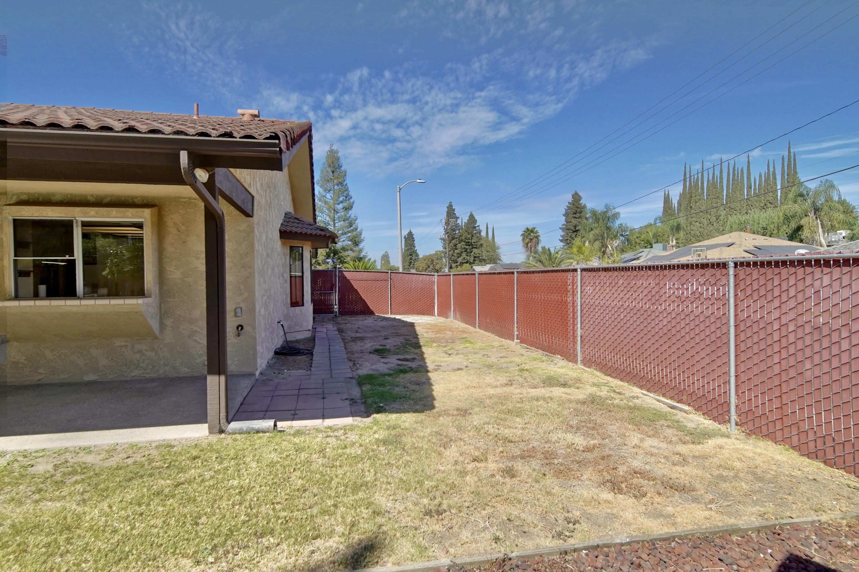1380 Lindale Pl, Porterville, CA 93257