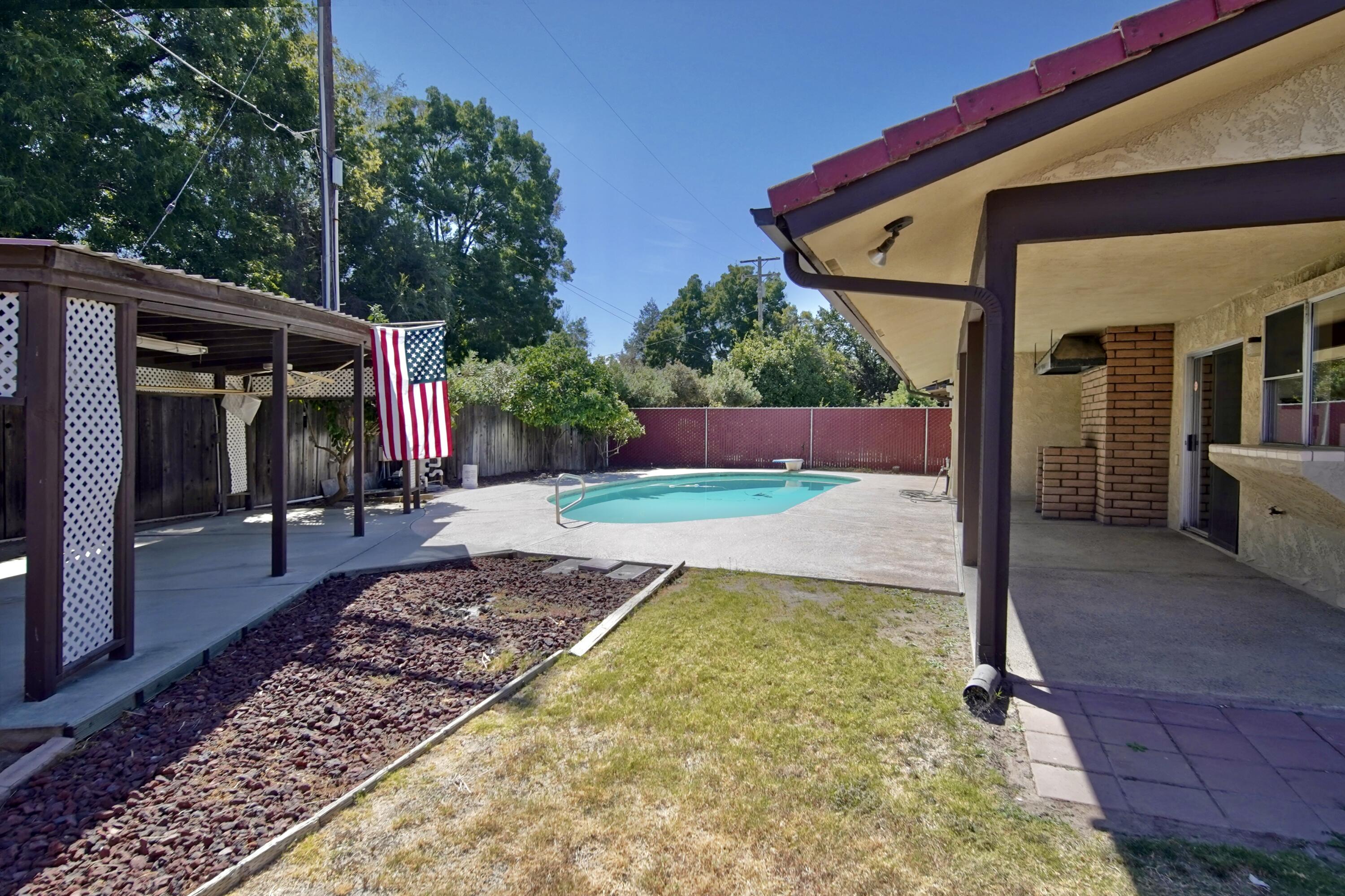 1380 Lindale Pl, Porterville, CA 93257