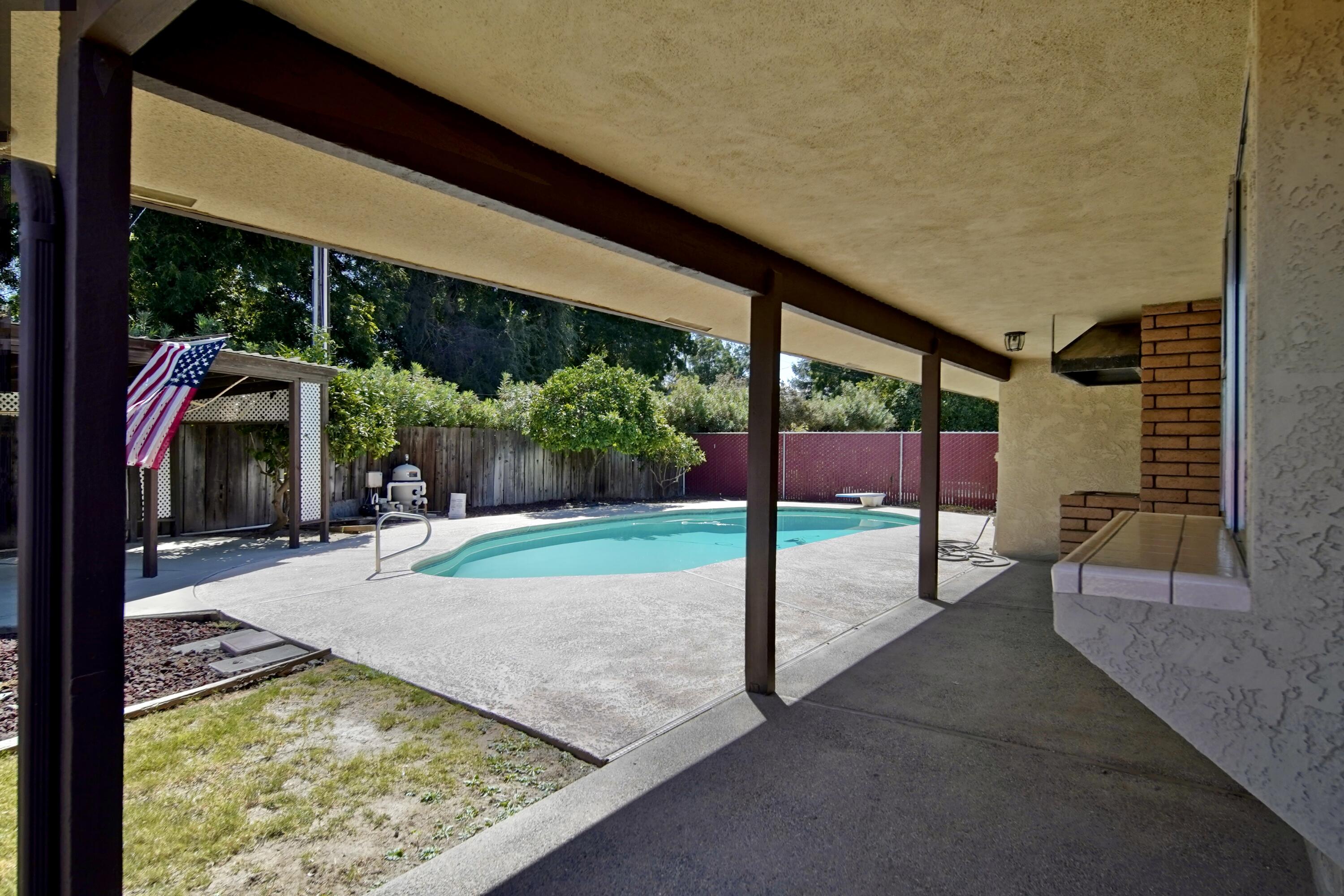1380 Lindale Pl, Porterville, CA 93257