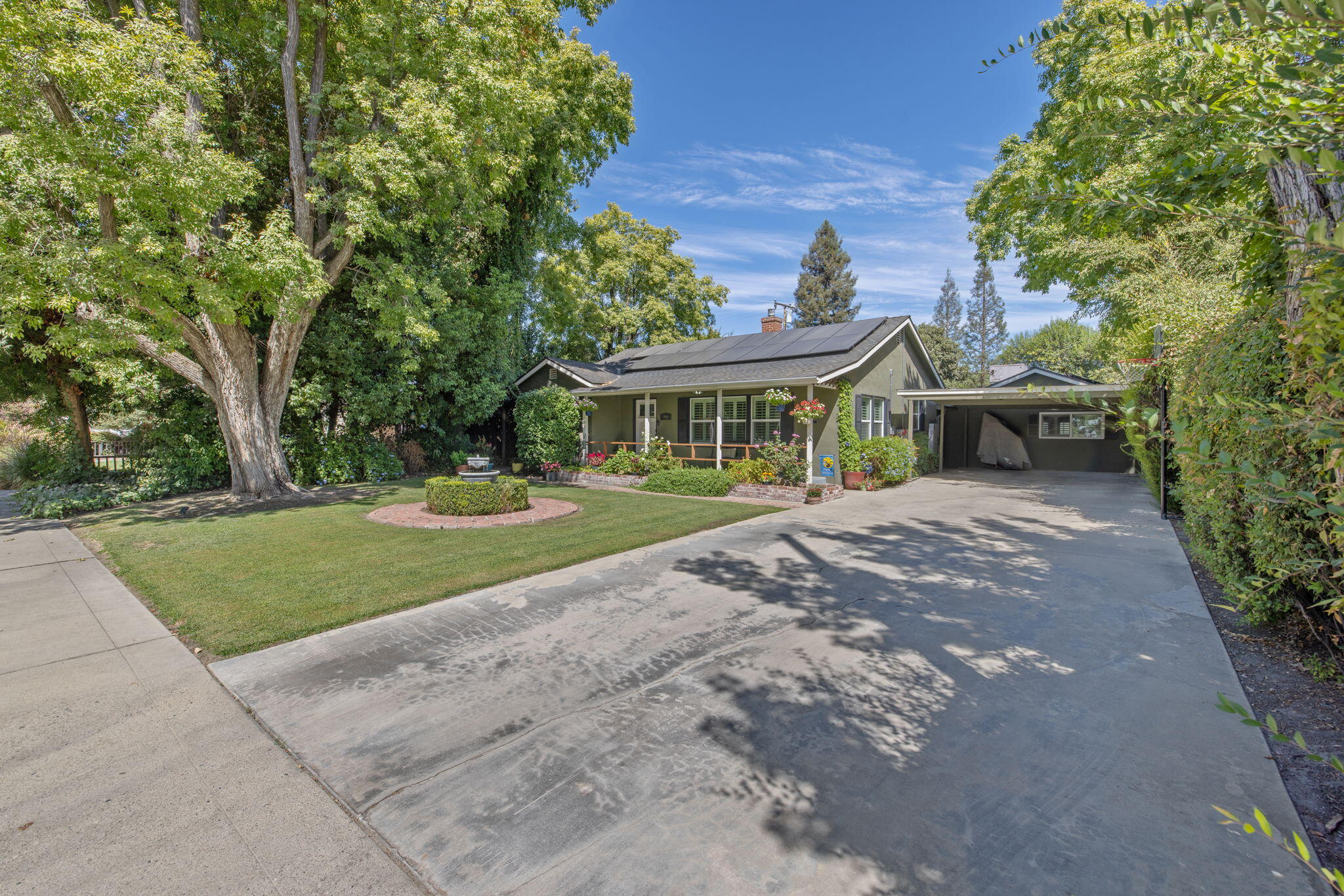 1706 W Myrtle Ave, Visalia, CA 93277