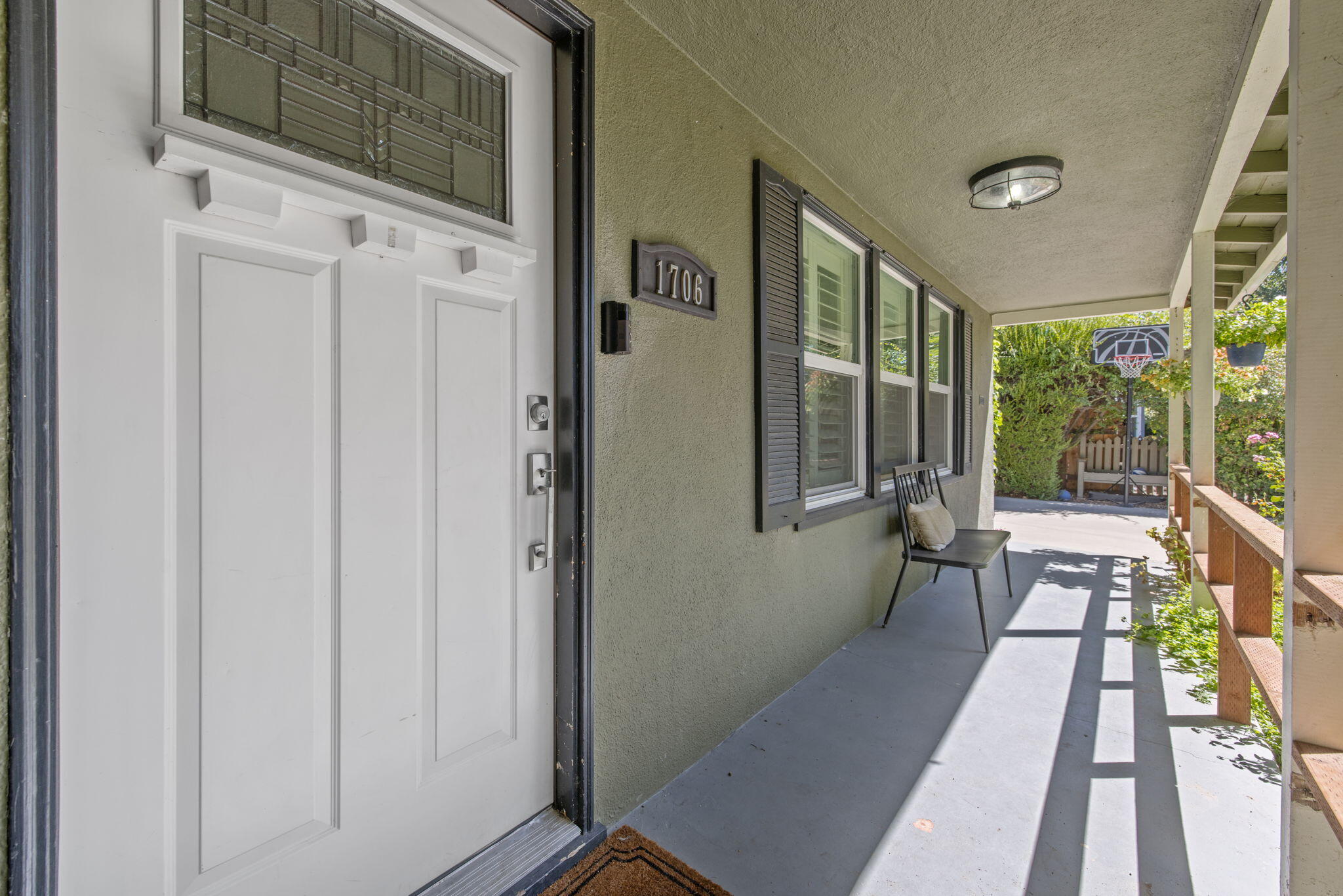 1706 W Myrtle Ave, Visalia, CA 93277