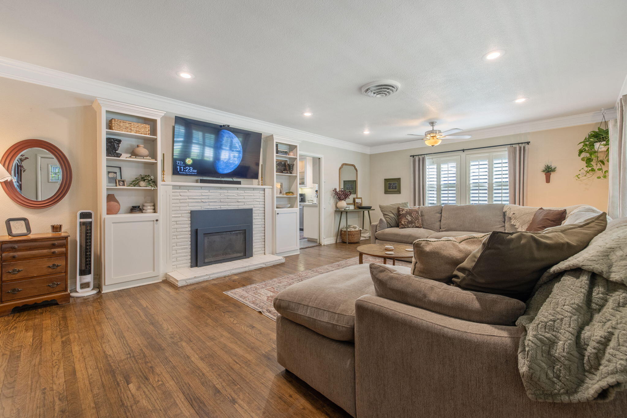1706 W Myrtle Ave, Visalia, CA 93277