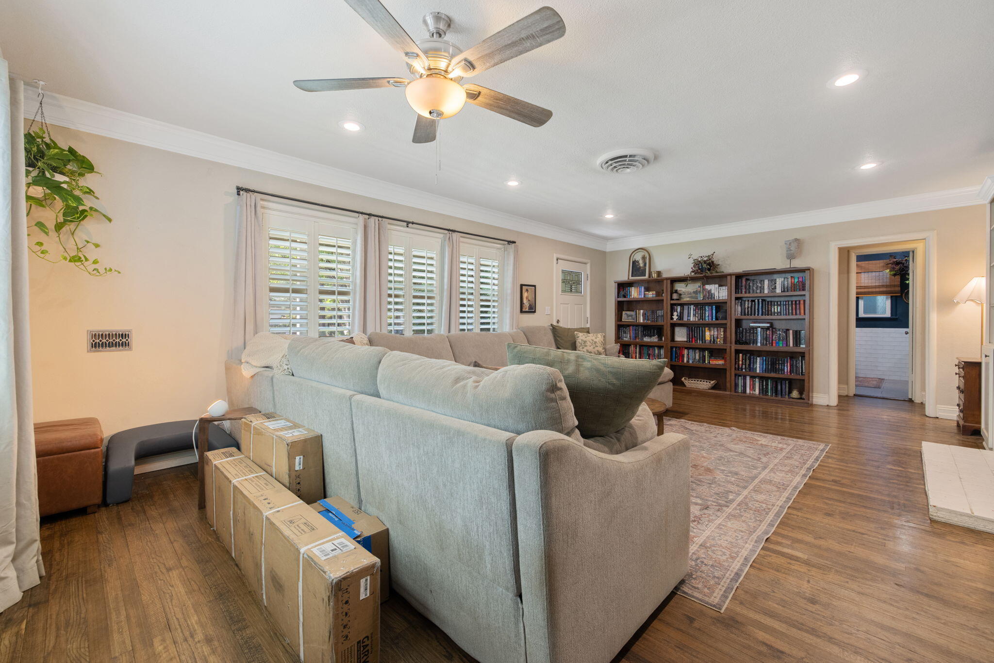 1706 W Myrtle Ave, Visalia, CA 93277
