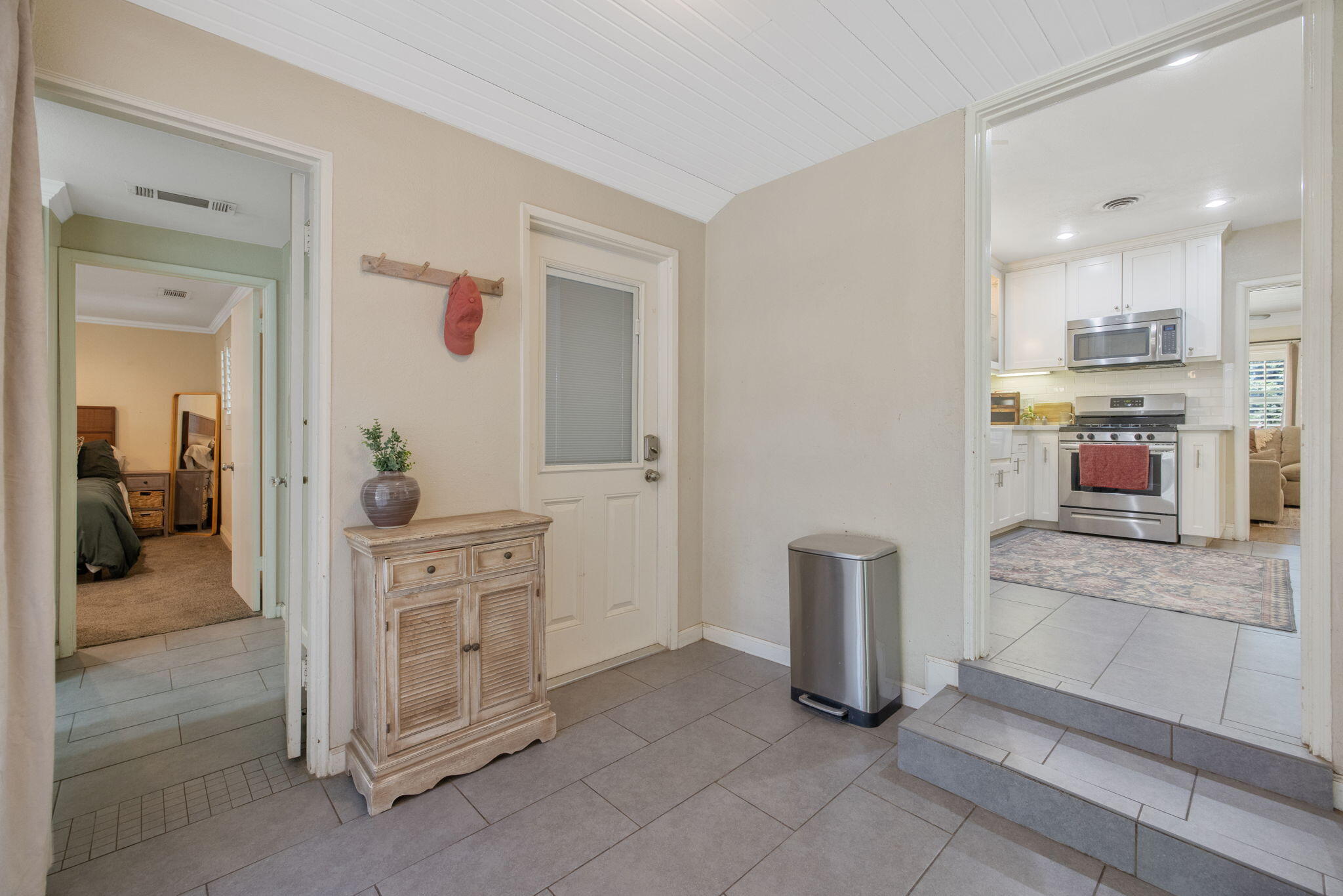 1706 W Myrtle Ave, Visalia, CA 93277