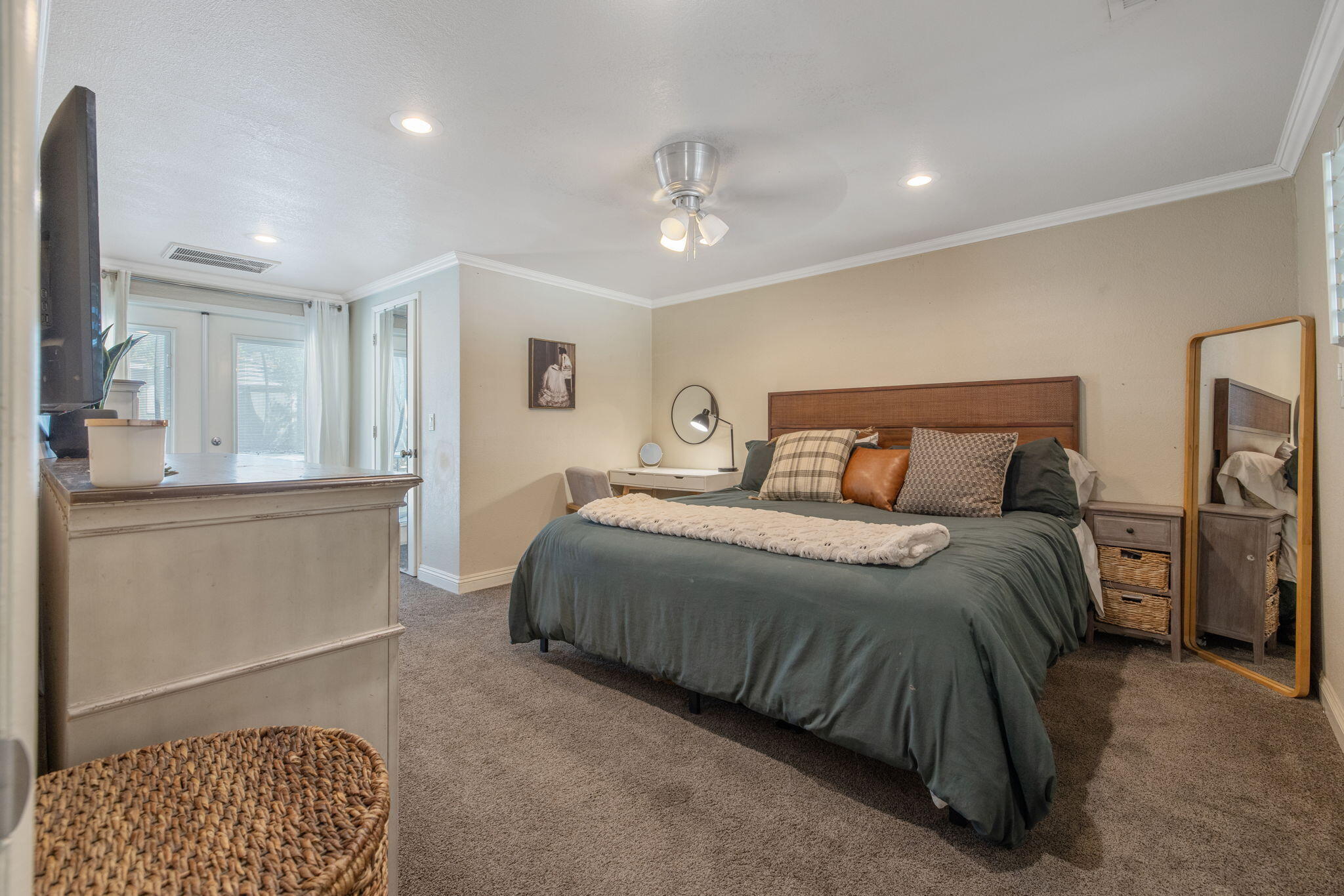 1706 W Myrtle Ave, Visalia, CA 93277