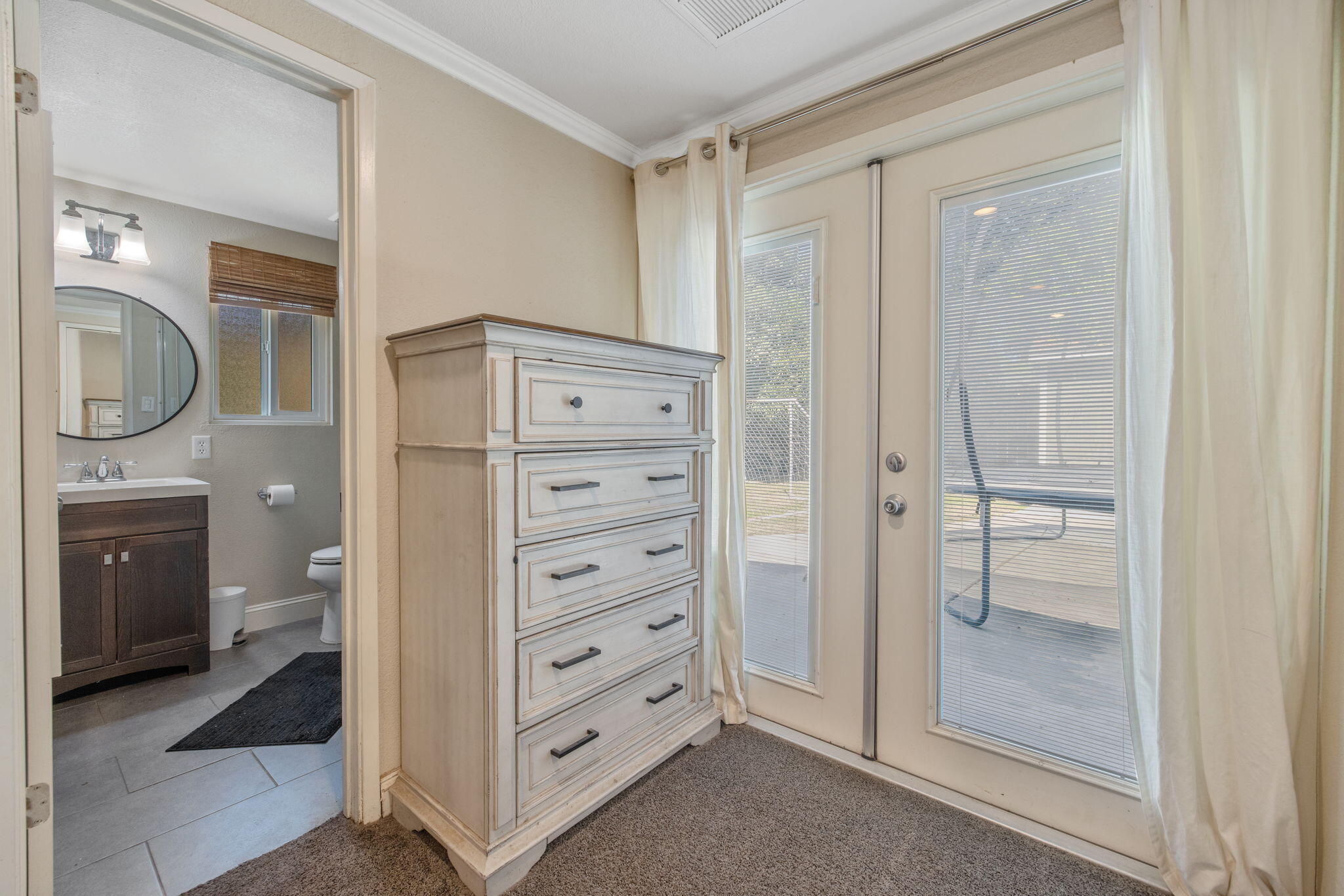 1706 W Myrtle Ave, Visalia, CA 93277