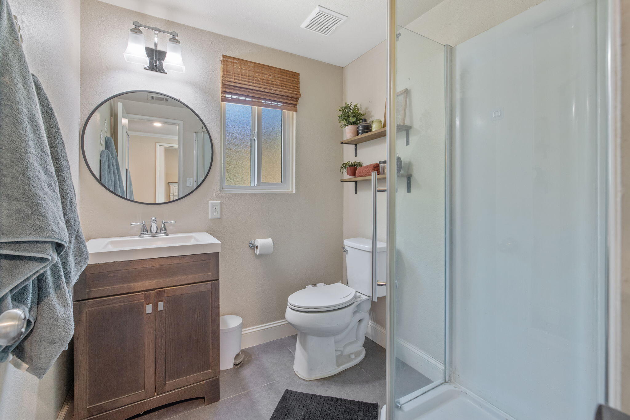 1706 W Myrtle Ave, Visalia, CA 93277