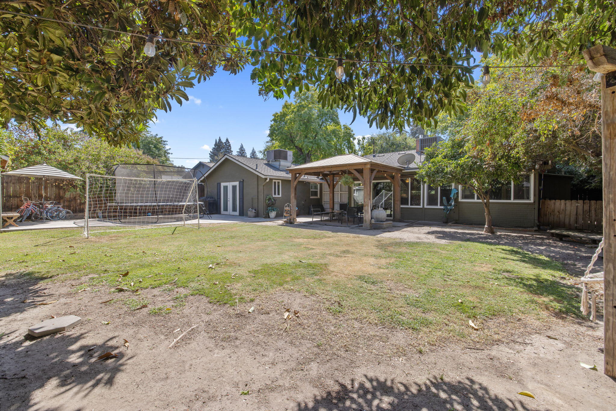 1706 W Myrtle Ave, Visalia, CA 93277