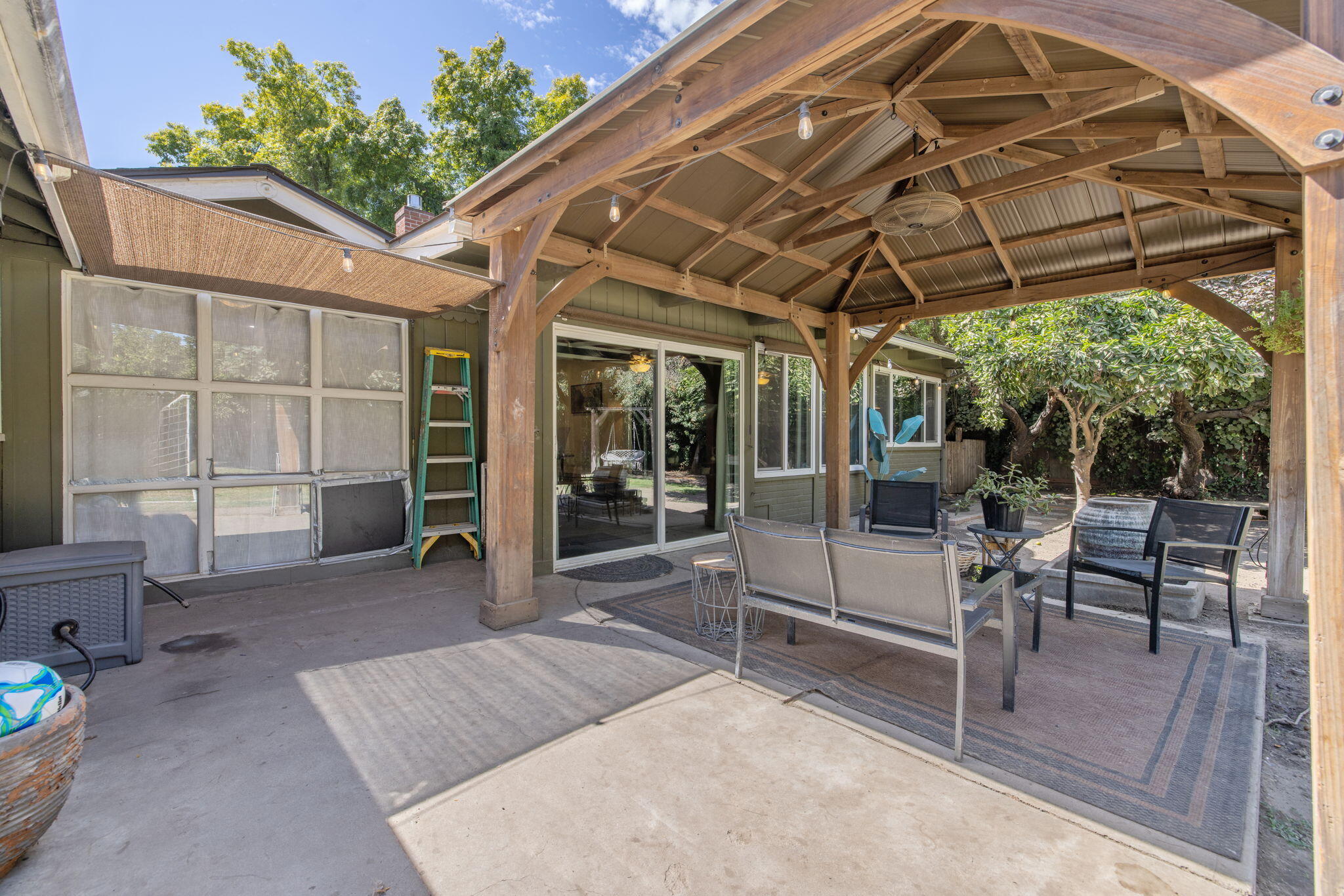 1706 W Myrtle Ave, Visalia, CA 93277