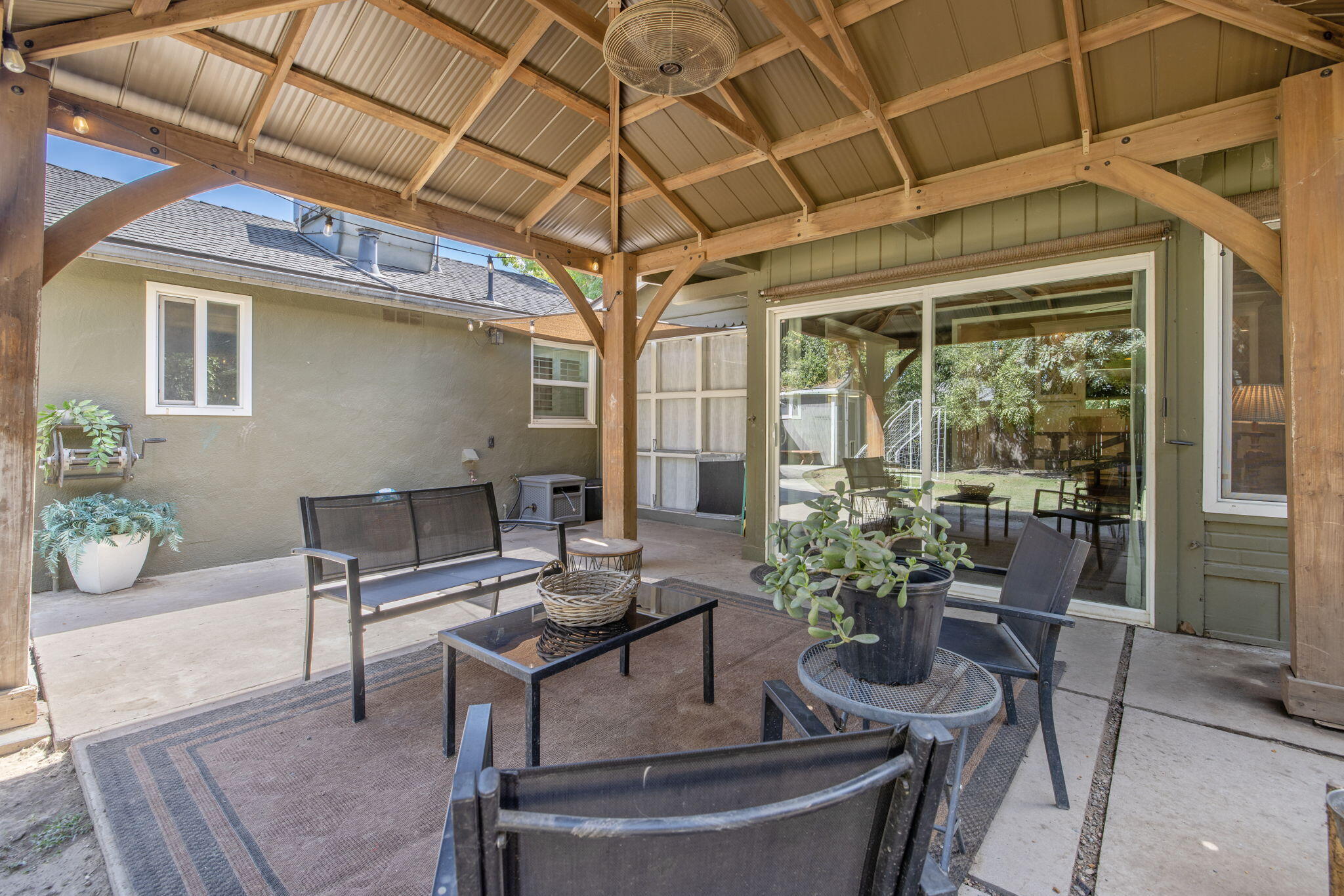 1706 W Myrtle Ave, Visalia, CA 93277