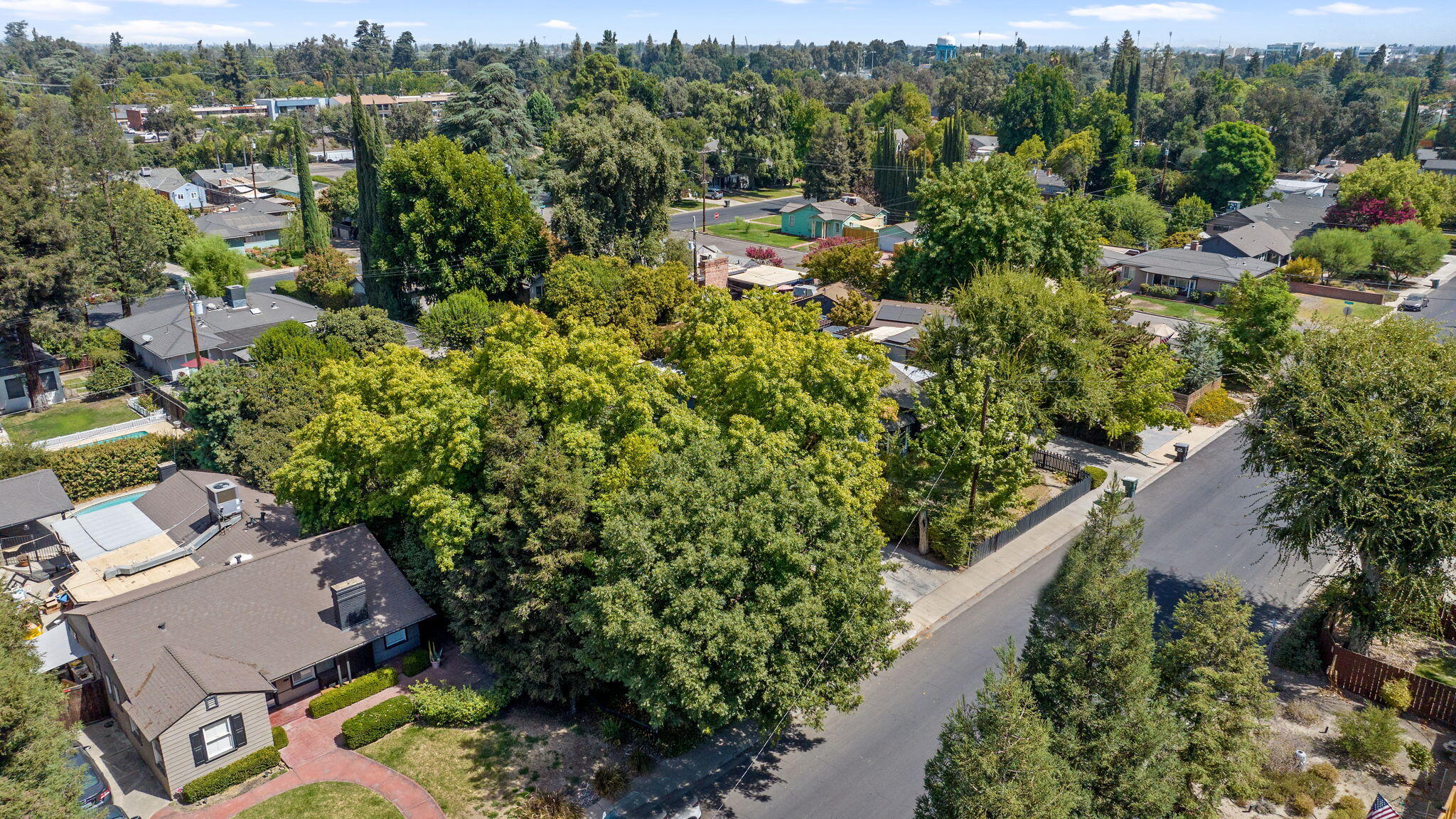 1706 W Myrtle Ave, Visalia, CA 93277