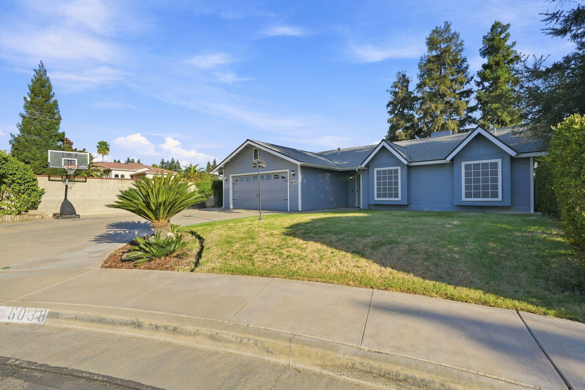 6038 W Judy Ct, Visalia, CA 93277