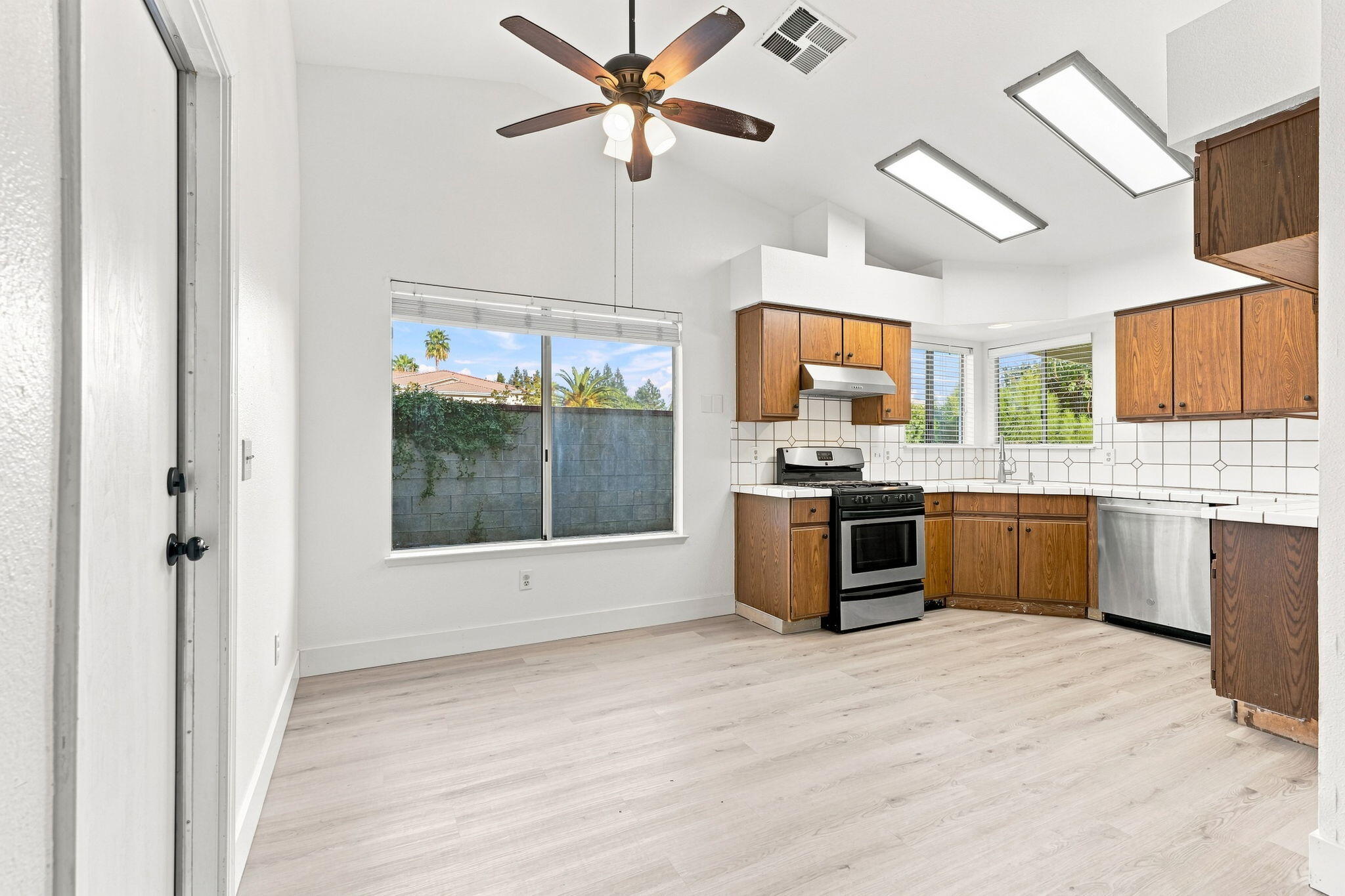 6038 W Judy Ct, Visalia, CA 93277