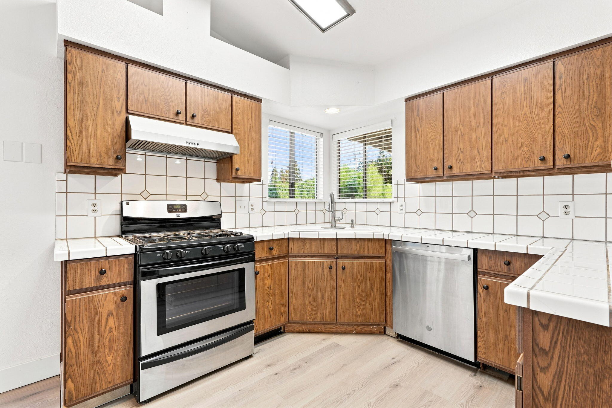 6038 W Judy Ct, Visalia, CA 93277